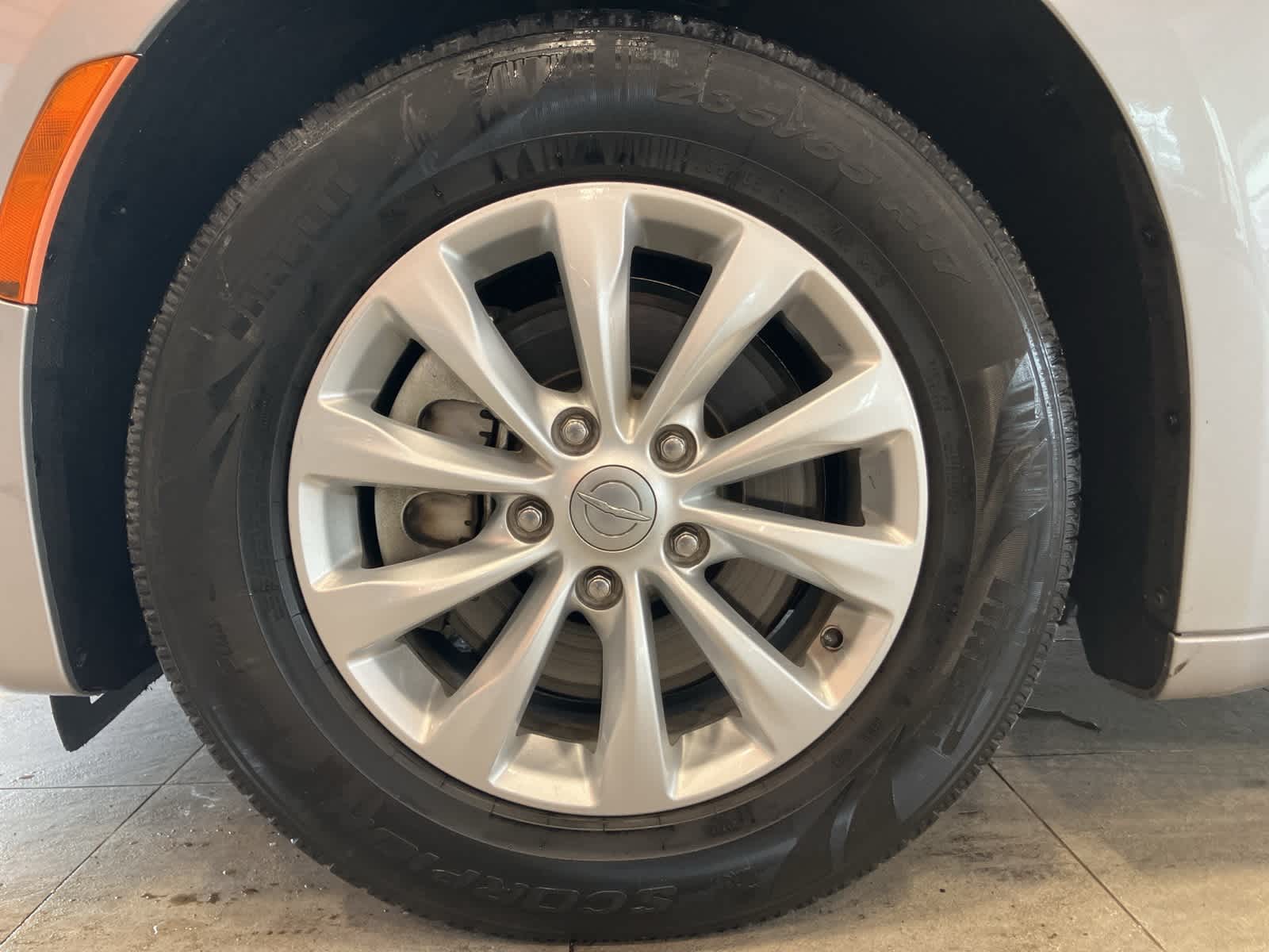 Thumbnail: 2018 Chrysler Pacifica - 9