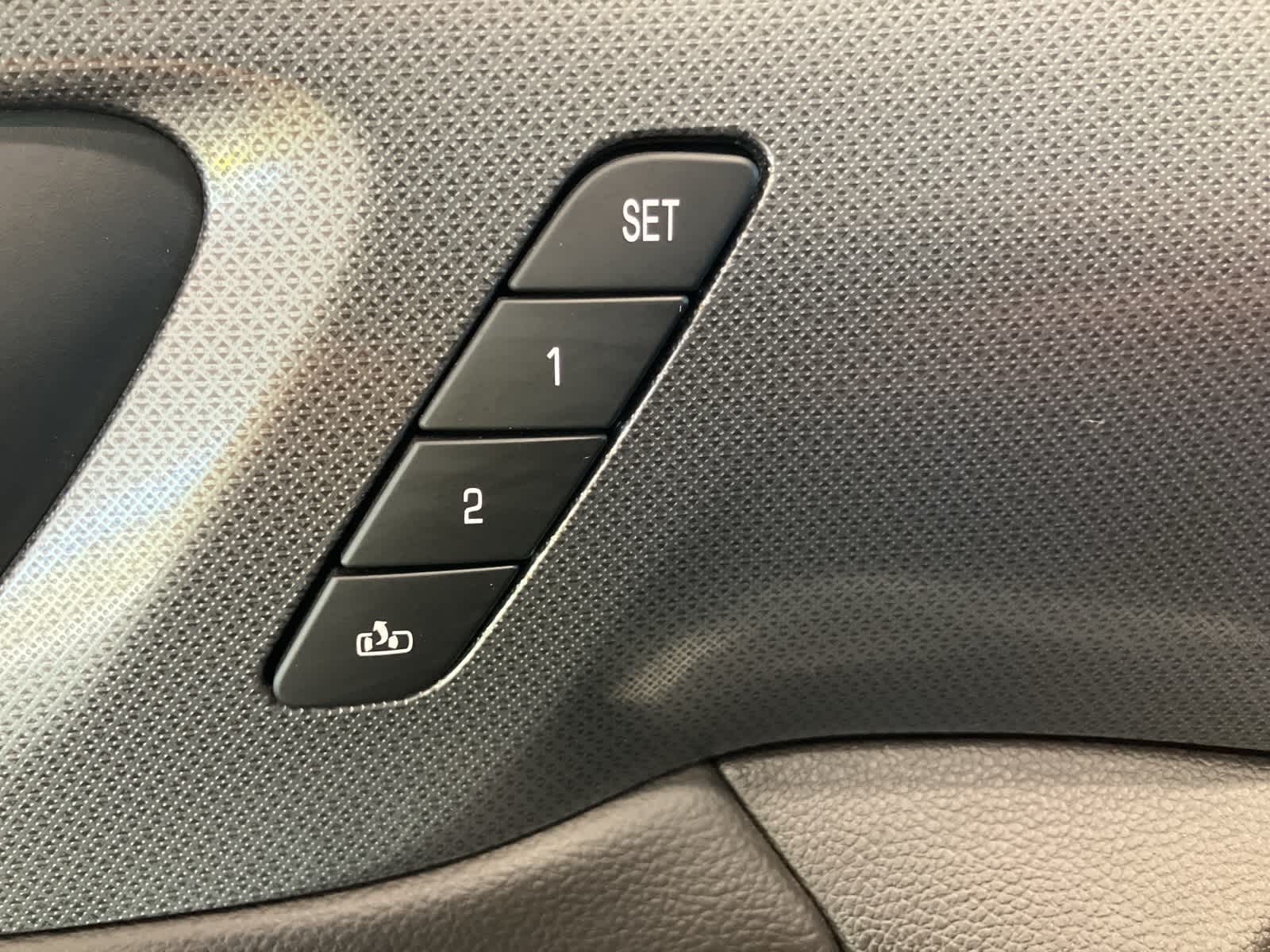 Thumbnail: 2018 Chevrolet Traverse - 17