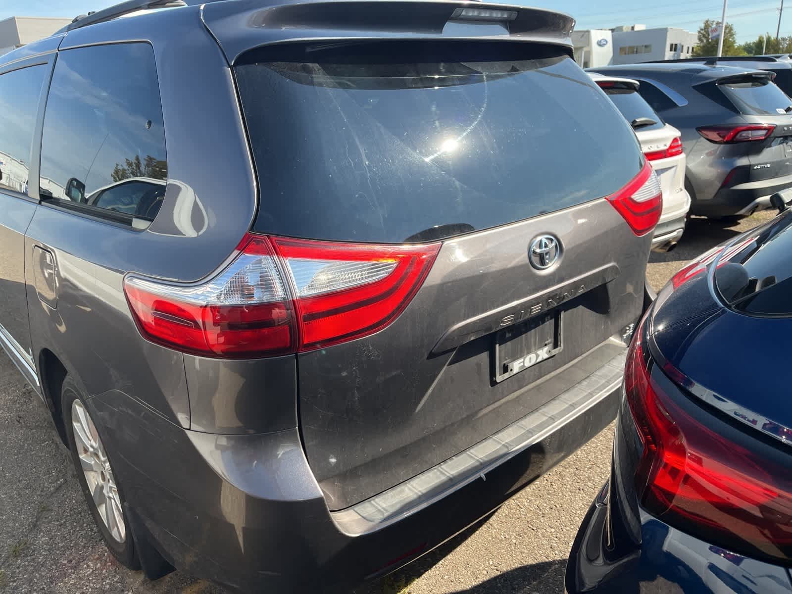 Thumbnail: 2015 Toyota Sienna - 8