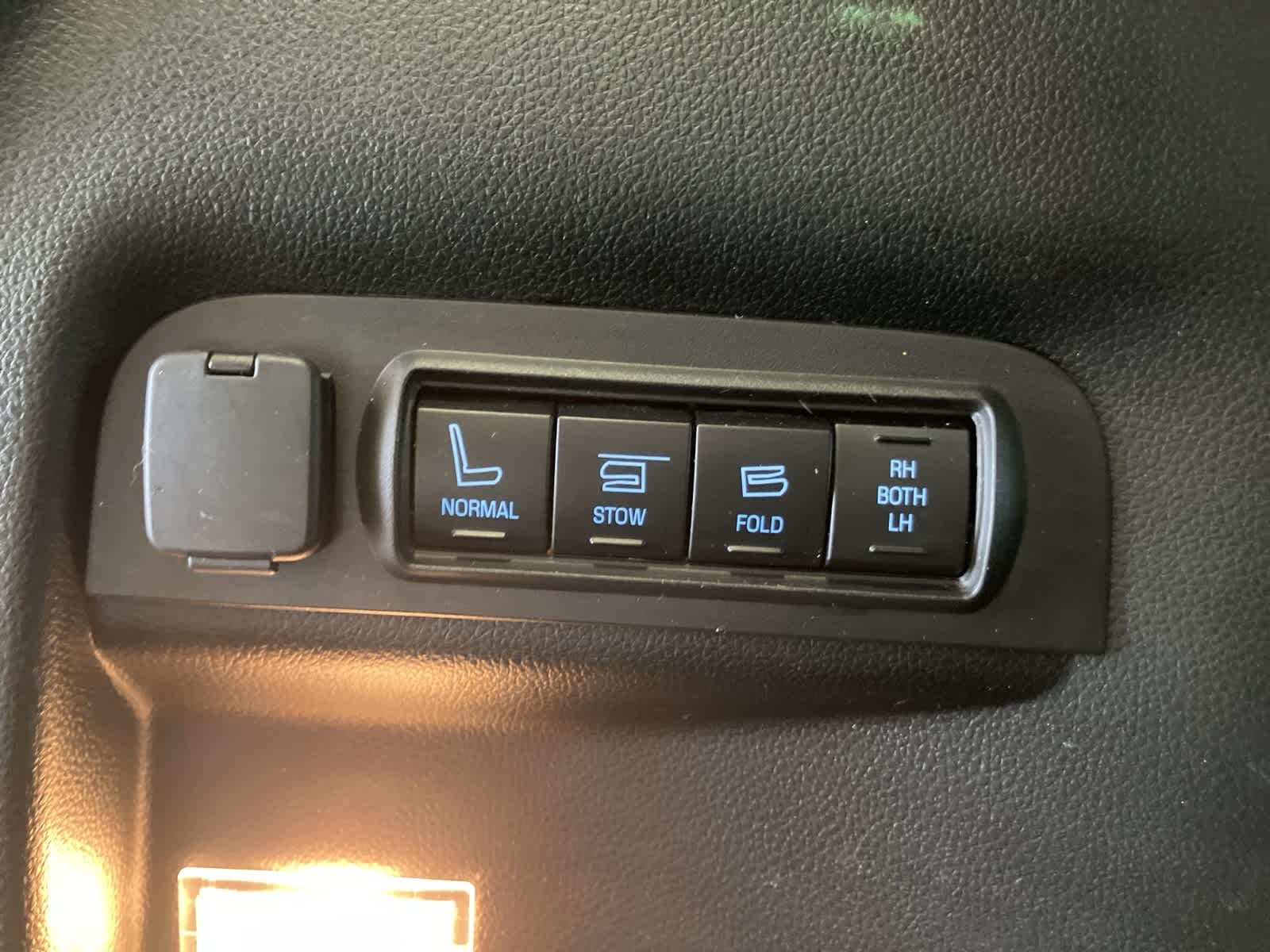 Thumbnail: 2018 Ford Explorer - 35