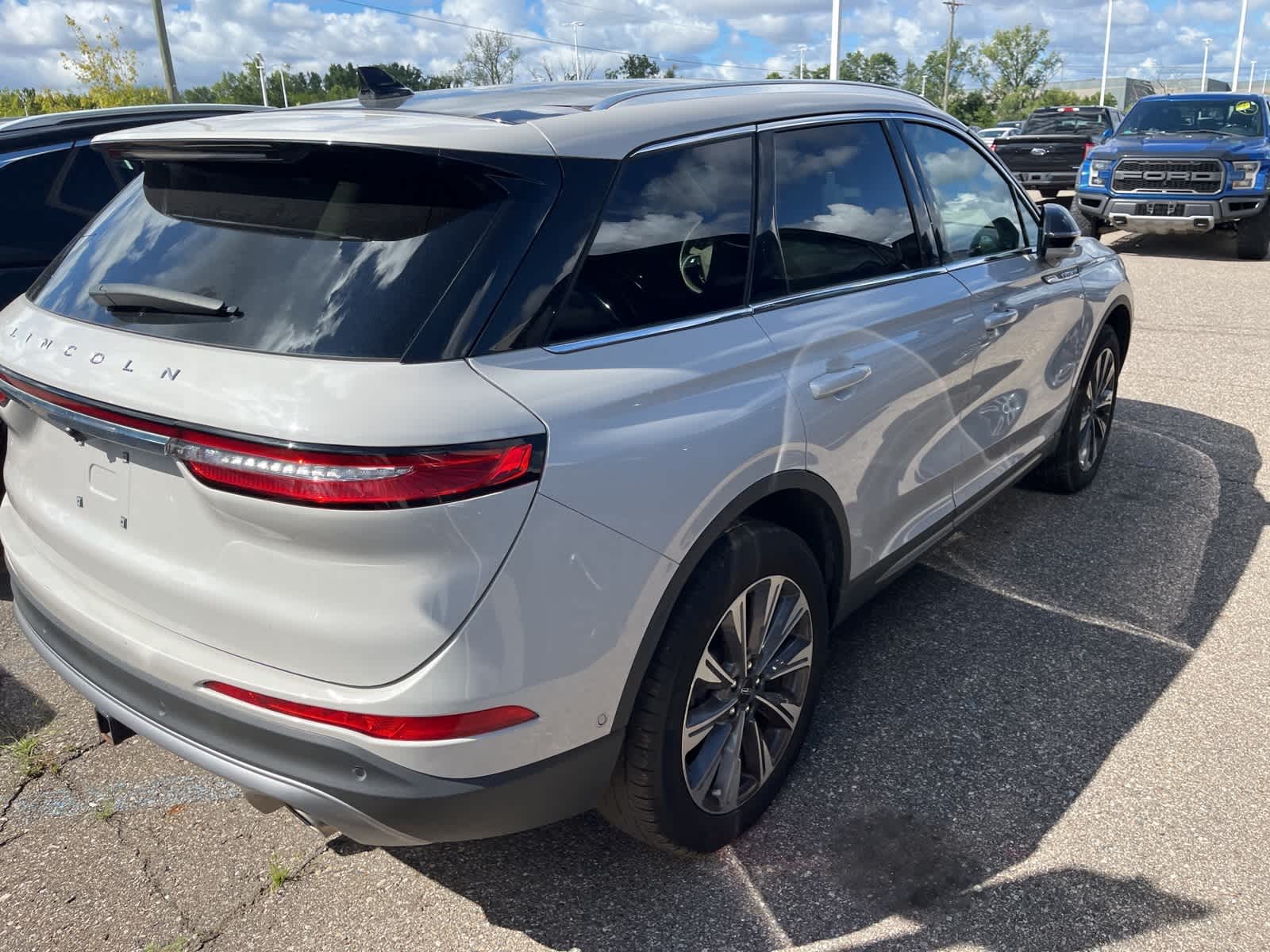Thumbnail: 2021 Lincoln Corsair - 12