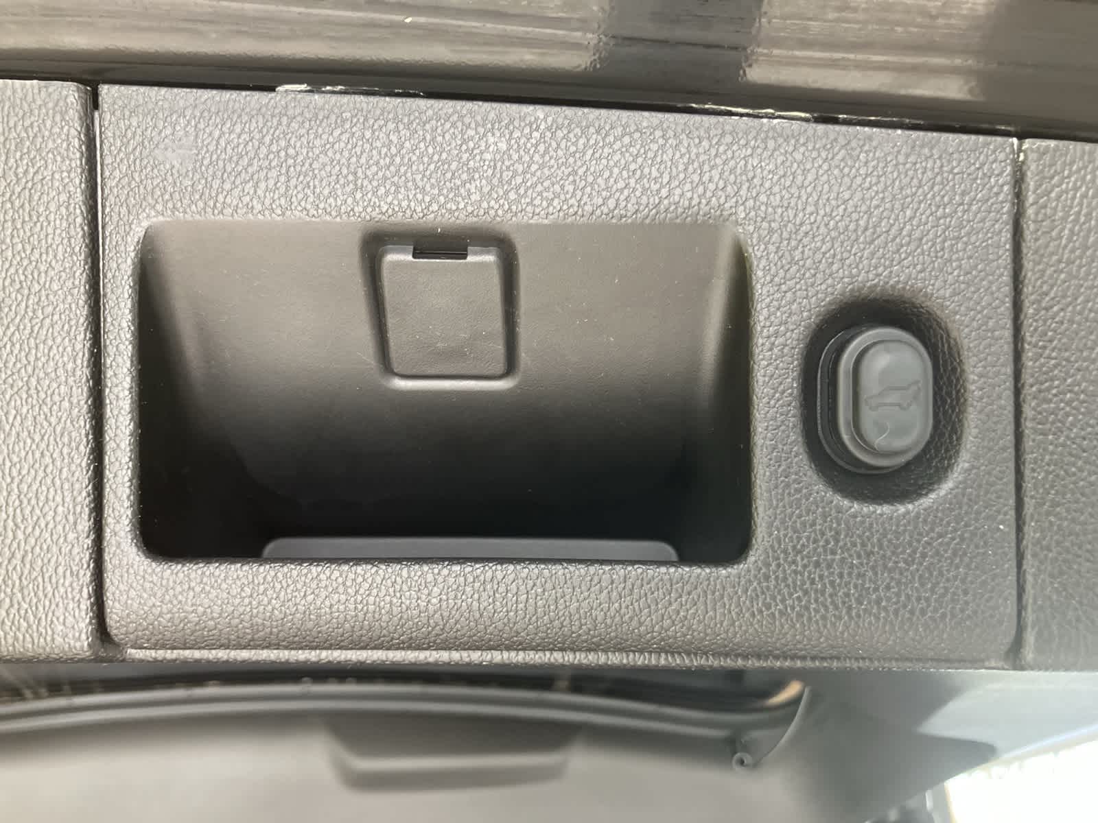 Thumbnail: 2017 GMC Yukon - 29