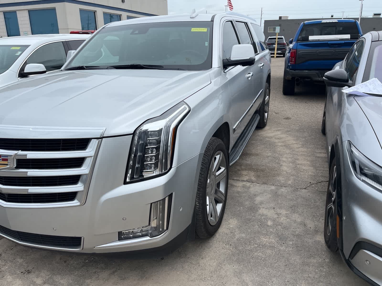 Thumbnail: 2020 Cadillac Escalade - 4