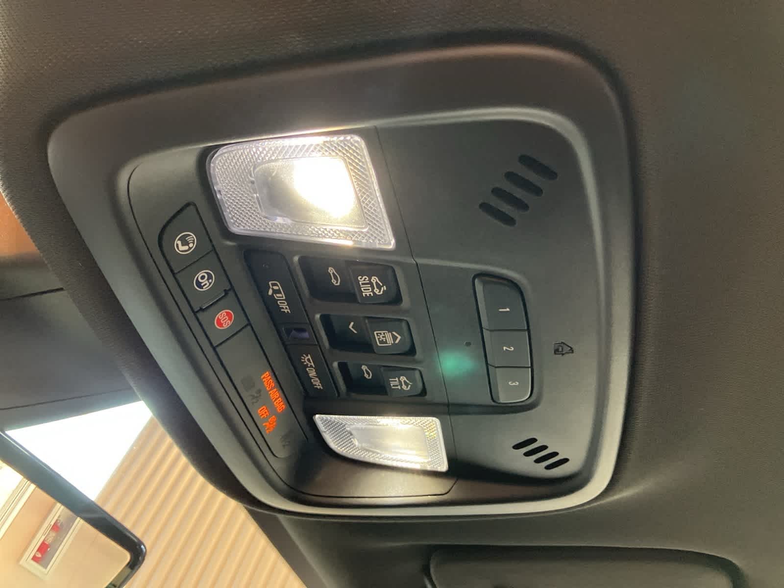 Thumbnail: 2022 Chevrolet Traverse - 26