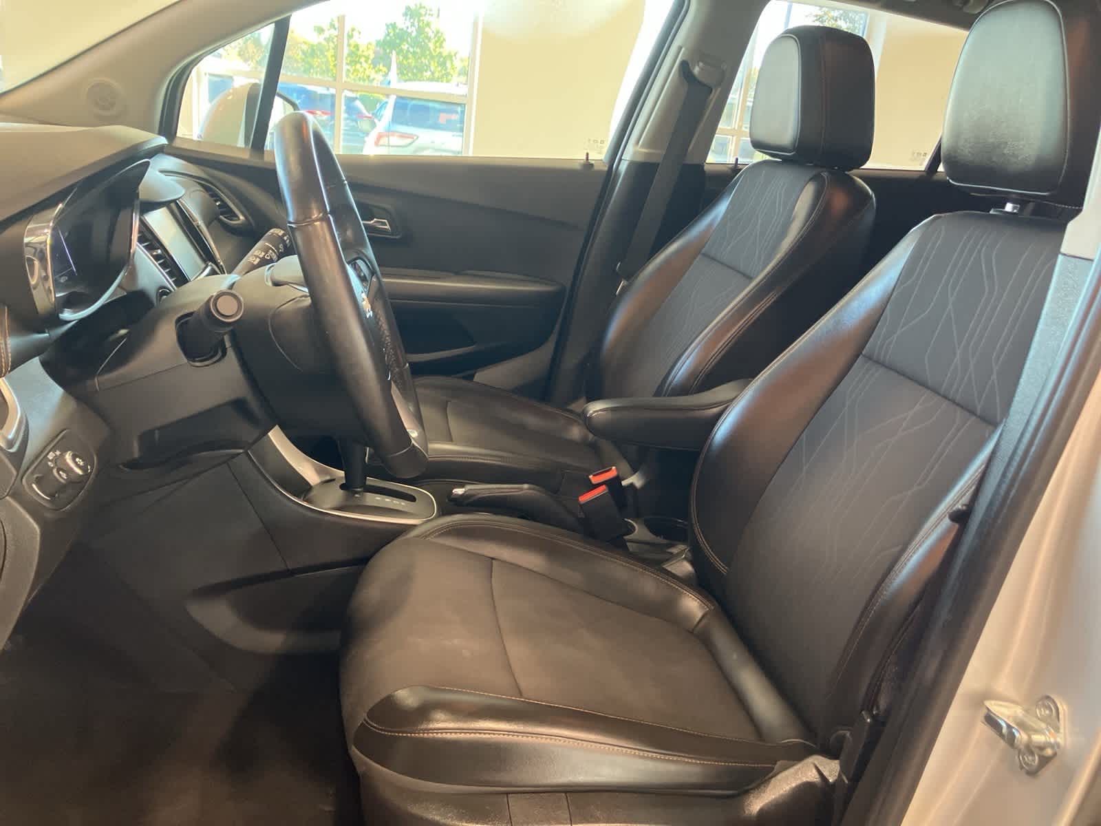 Thumbnail: 2017 Chevrolet Trax - 10