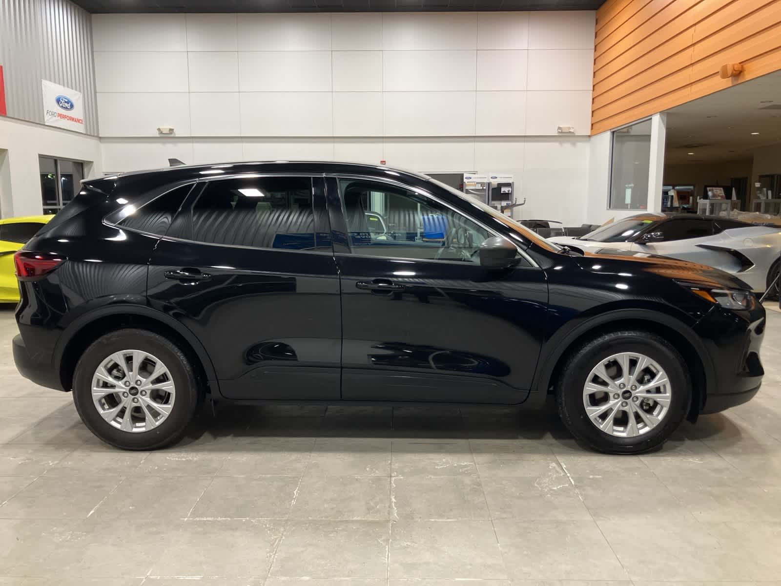 Thumbnail: 2023 Ford Escape - 4