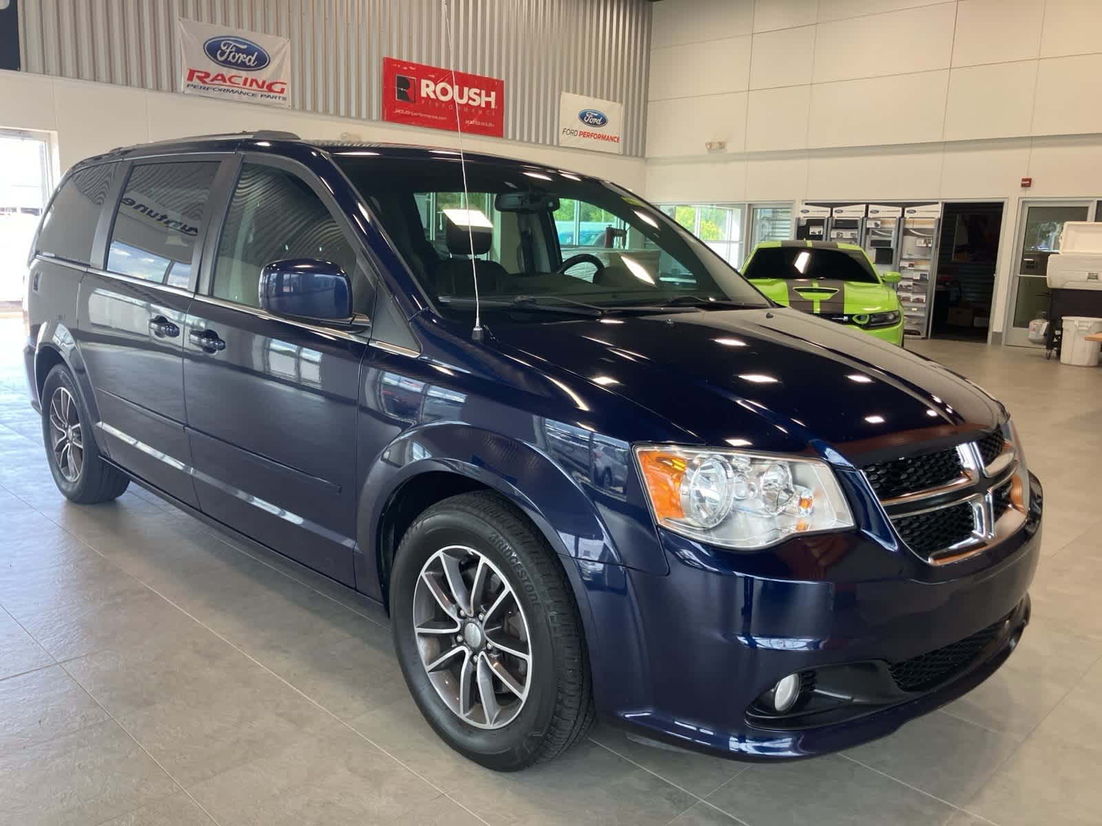 Thumbnail: 2017 Dodge Grand Caravan - 3