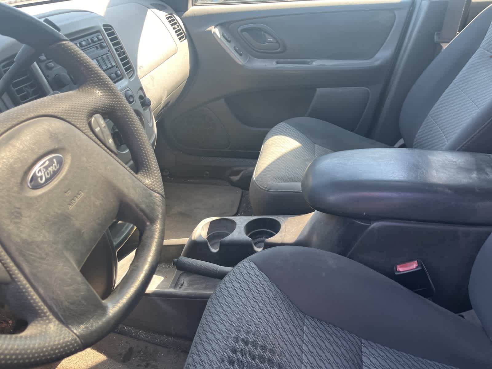 Thumbnail: 2004 Ford Escape - 25