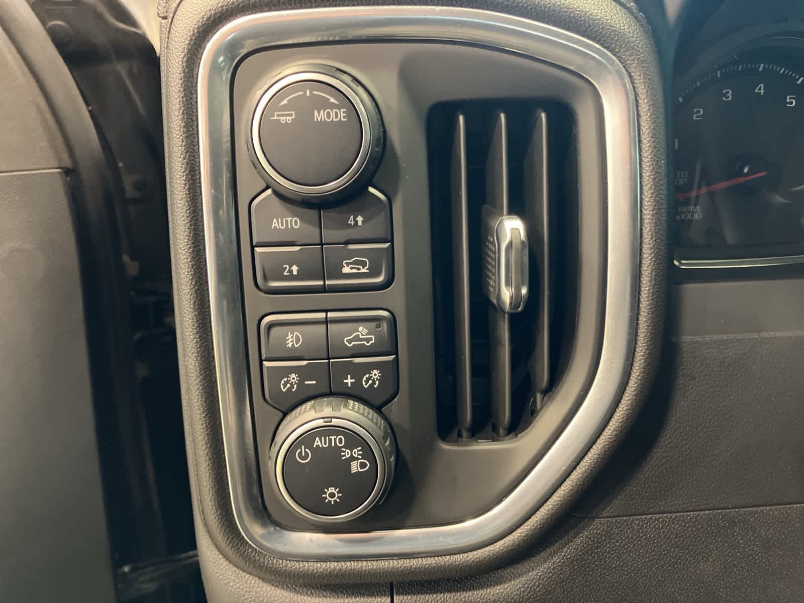 Thumbnail: 2021 Chevrolet Silverado 1500 - 16