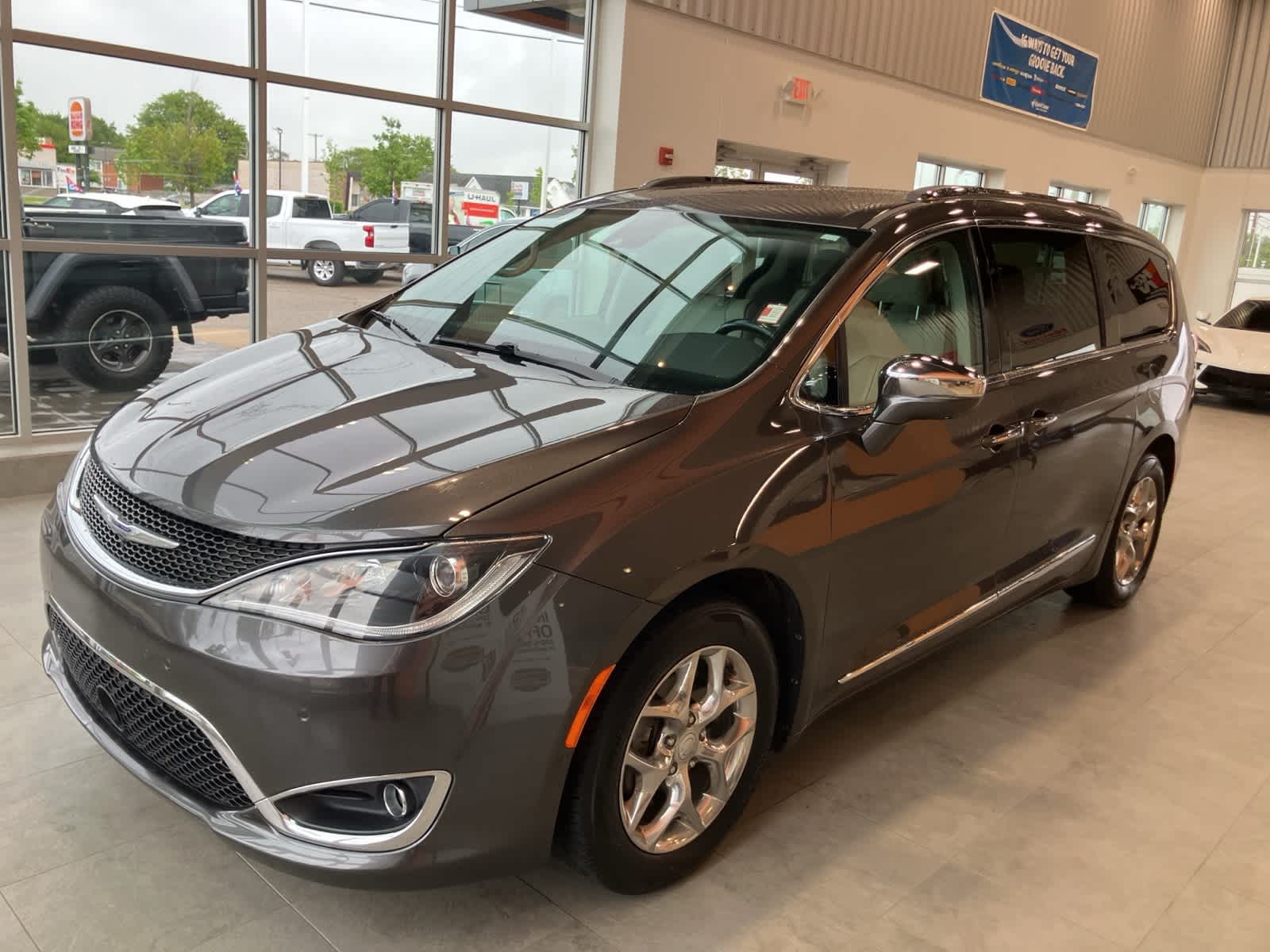 2019 Chrysler Pacifica Limited -
                  Sterling Heights, MI