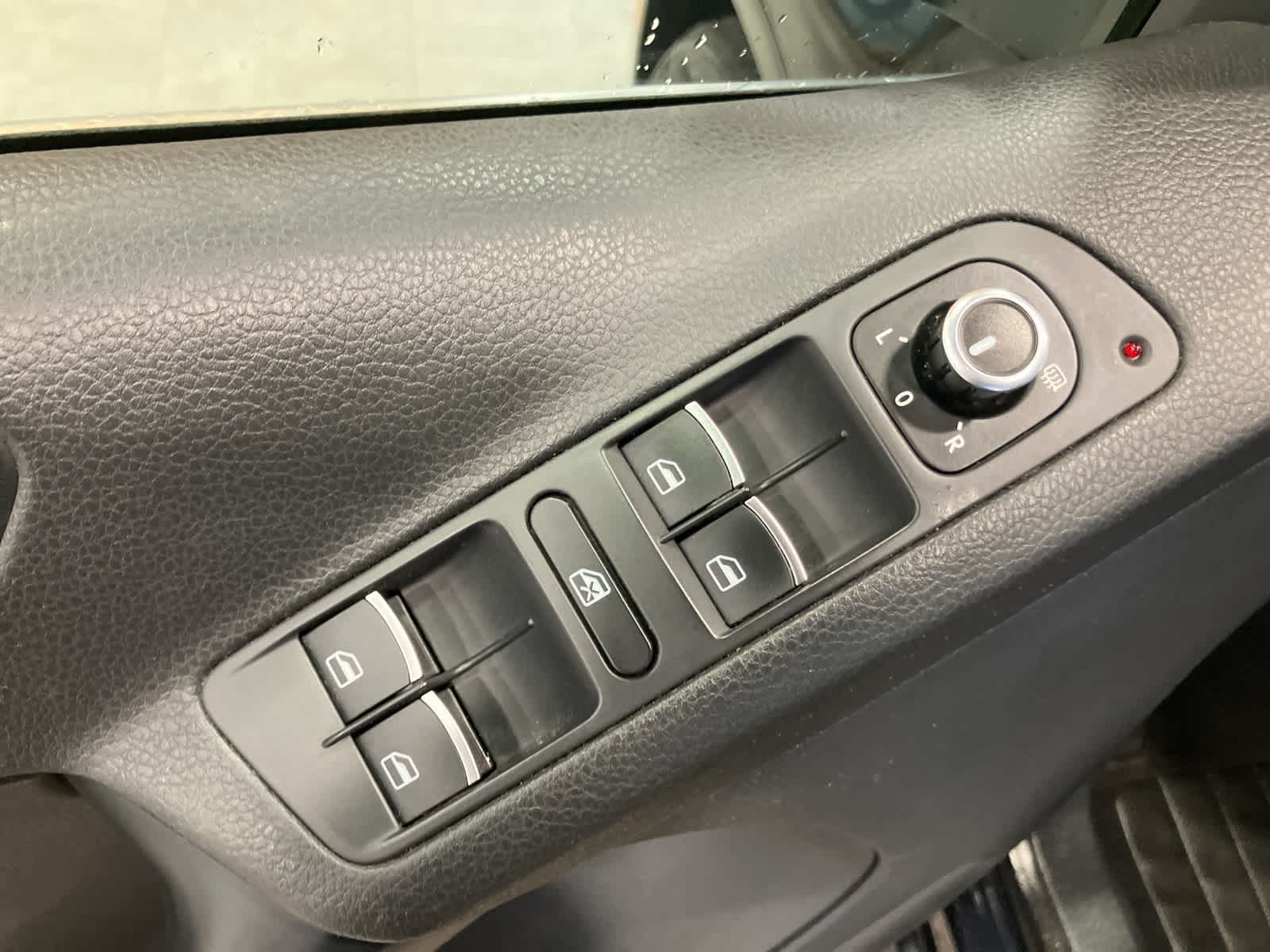 Thumbnail: 2013 Volkswagen Tiguan - 12