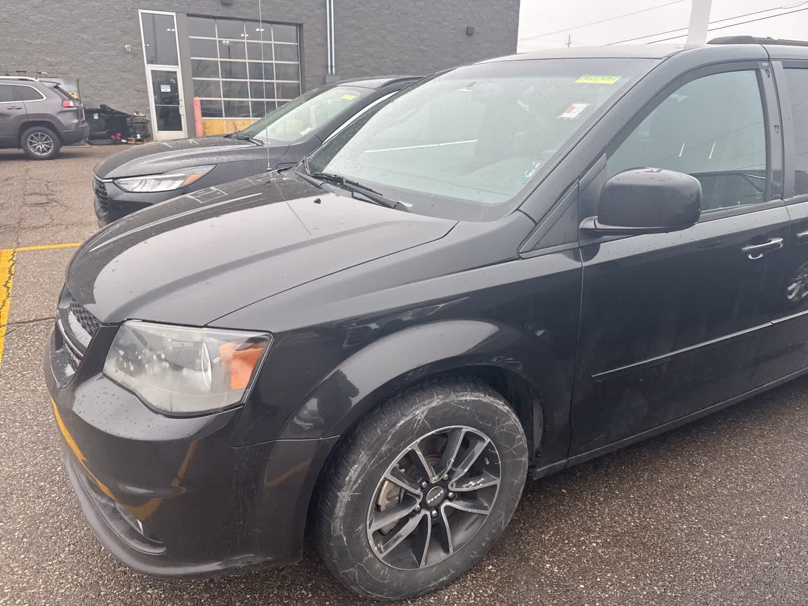 Thumbnail: 2015 Dodge Grand Caravan - 3