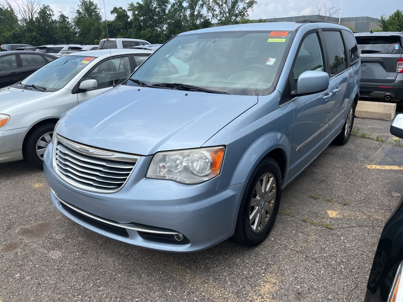 Thumbnail: 2013 Chrysler Town & Country - 2