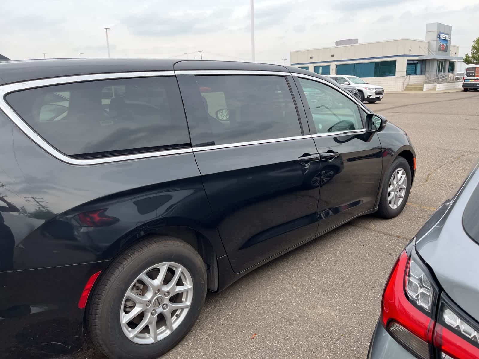 Thumbnail: 2023 Chrysler Pacifica - 15