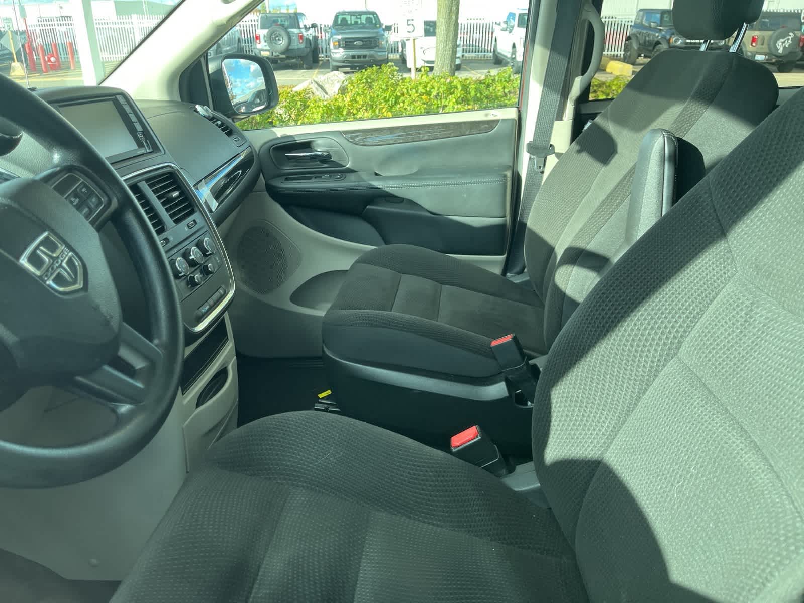 Thumbnail: 2018 Dodge Grand Caravan - 25