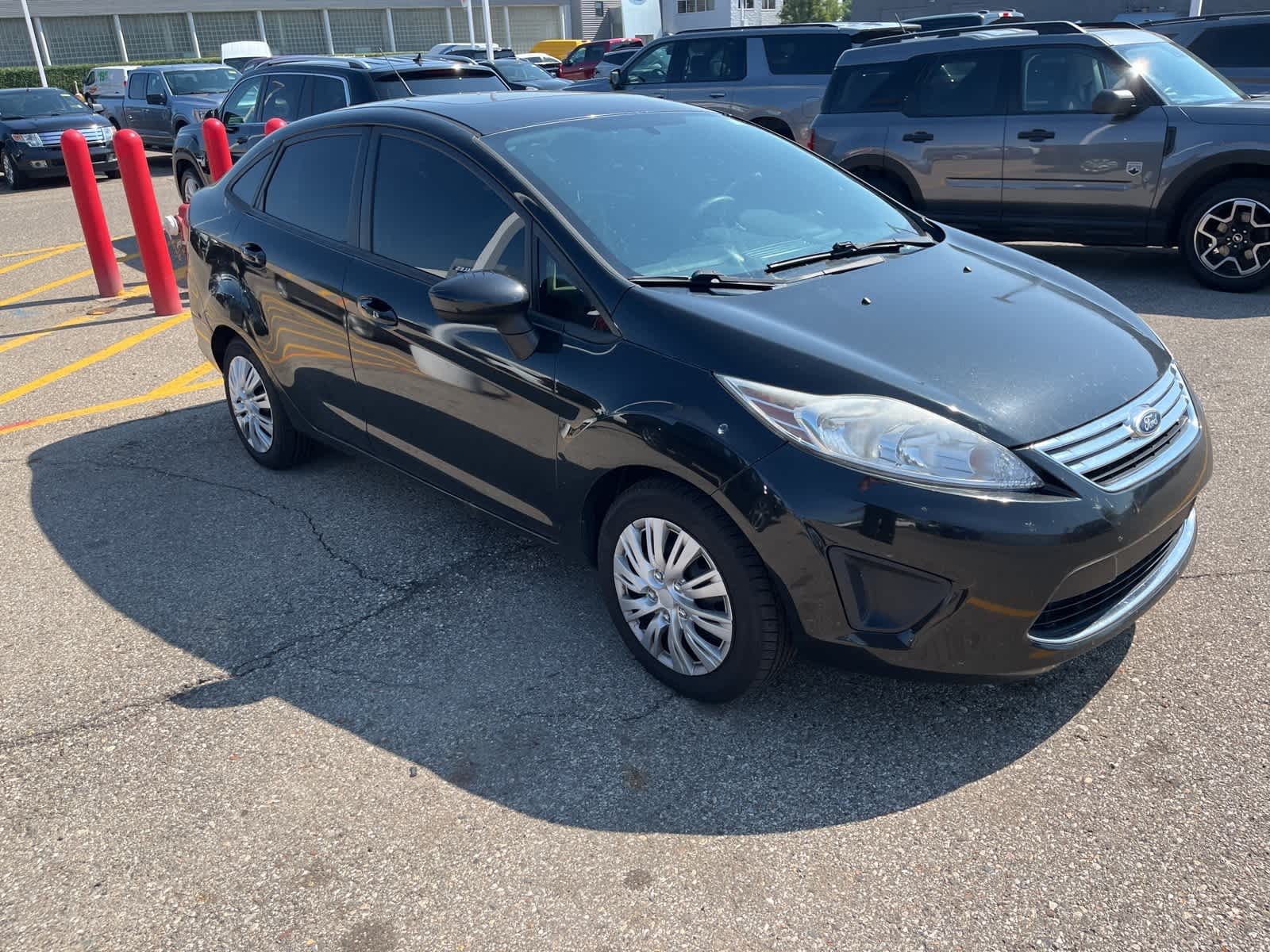 Thumbnail: 2011 Ford Fiesta - 16