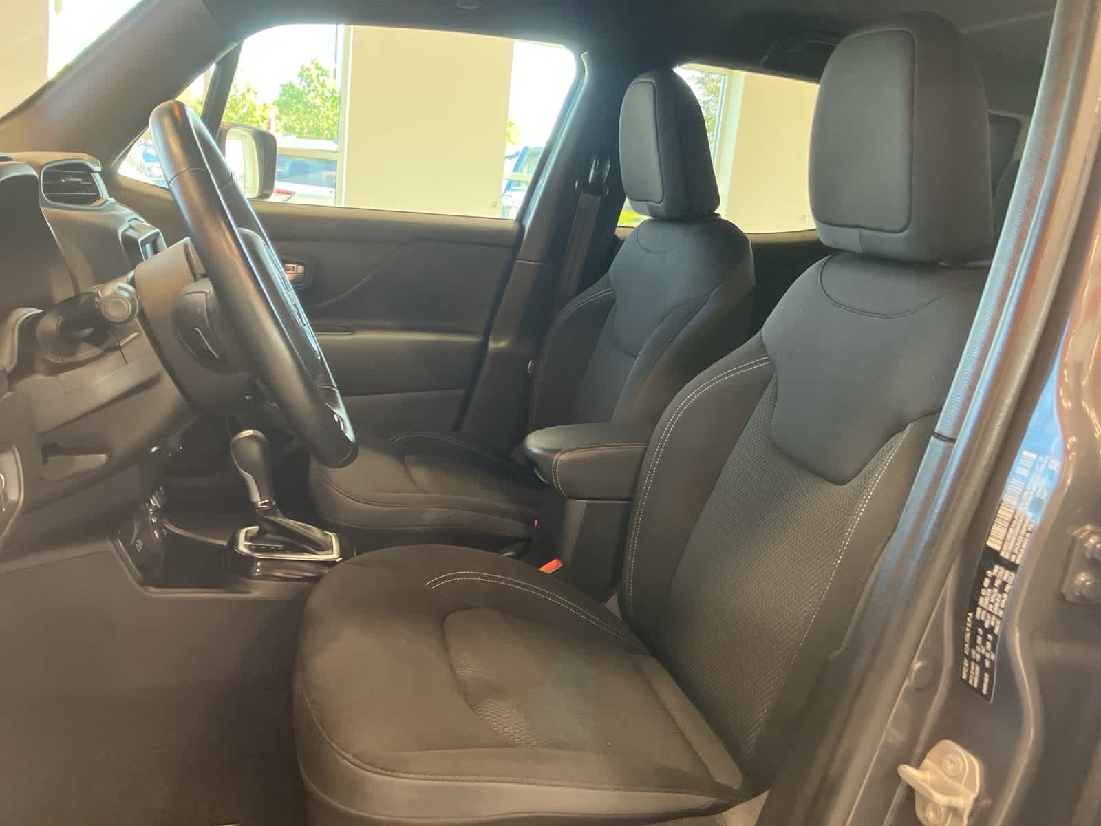 Thumbnail: 2022 Jeep Renegade - 10