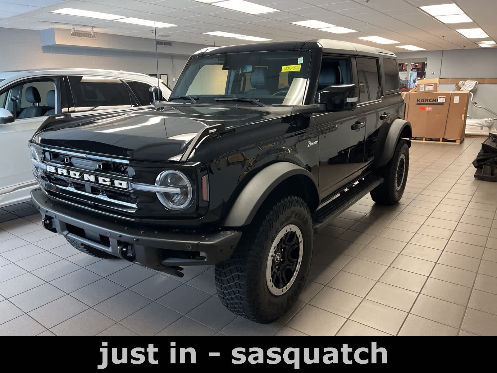 2022 Ford Bronco Outer Banks Hero Image