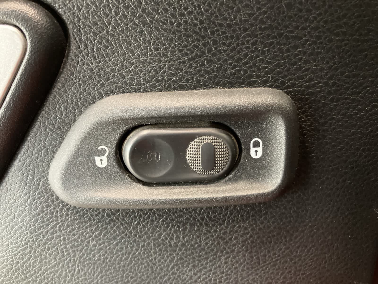 Thumbnail: 2017 Jeep Wrangler - 12