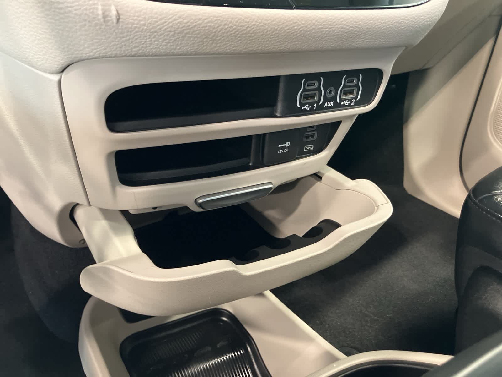 Thumbnail: 2022 Chrysler Pacifica - 19