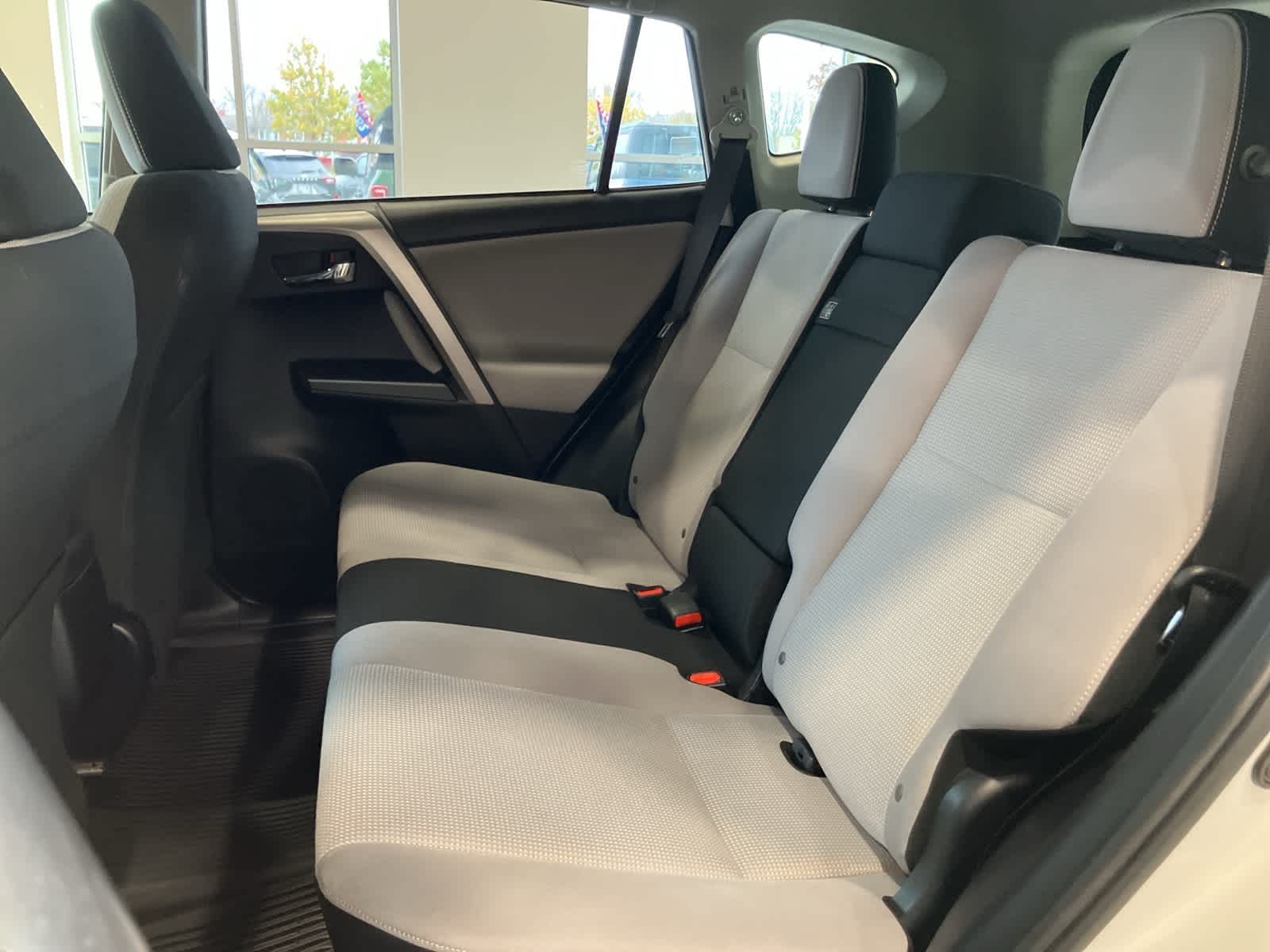 Thumbnail: 2017 Toyota RAV4 - 24