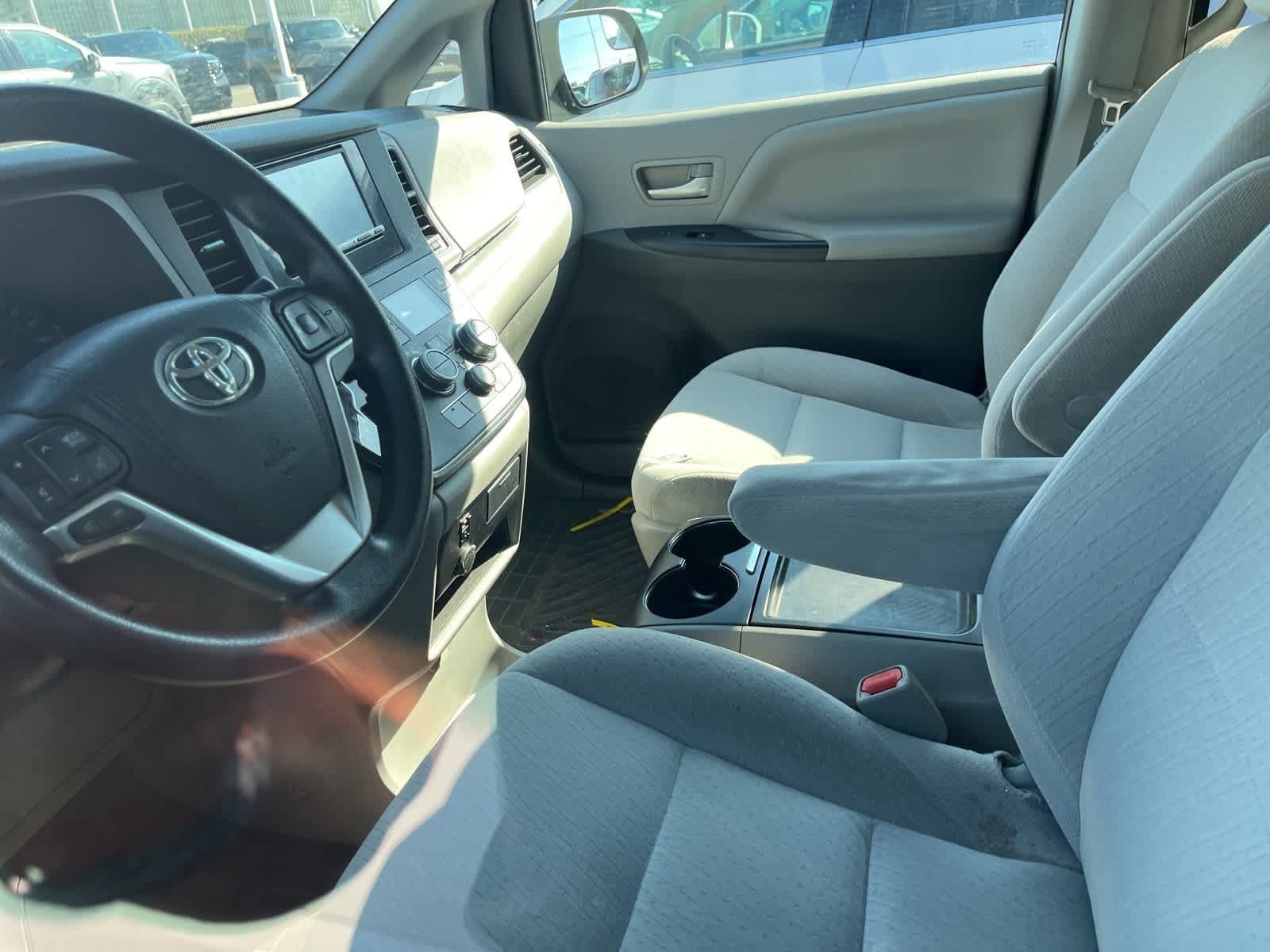 Thumbnail: 2015 Toyota Sienna - 26