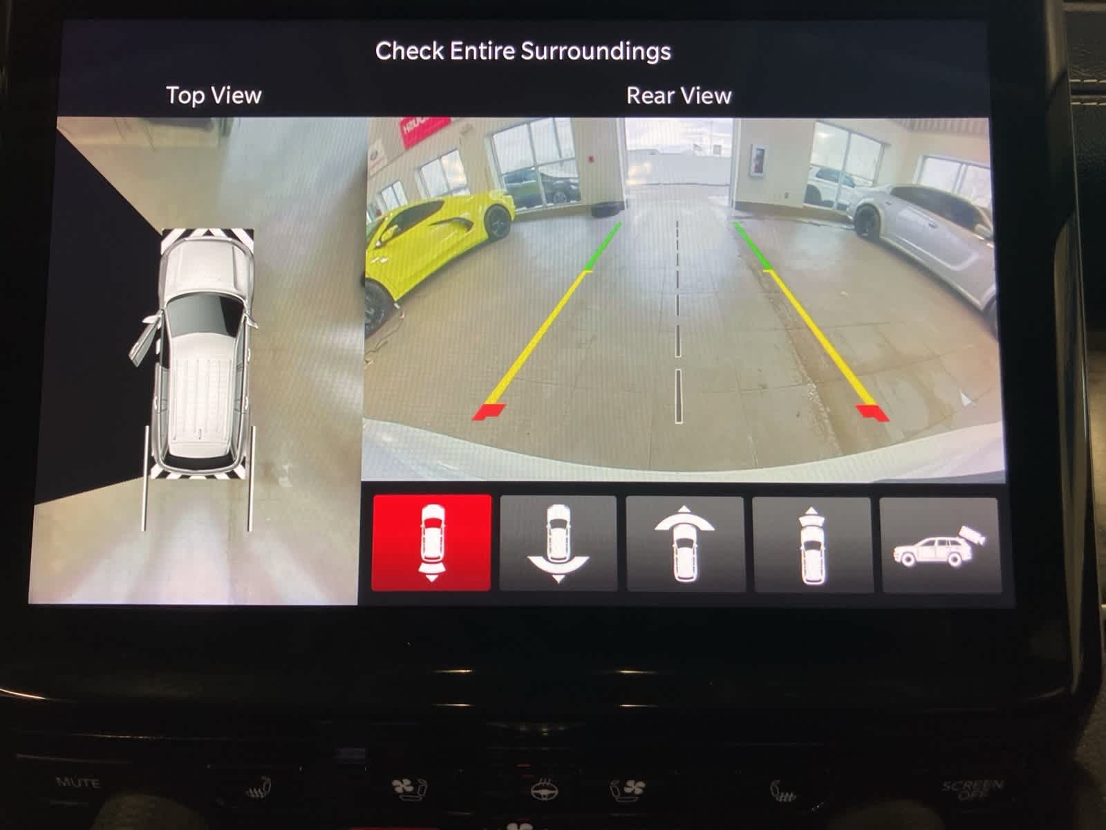 Thumbnail: 2023 Jeep Grand Cherokee - 21