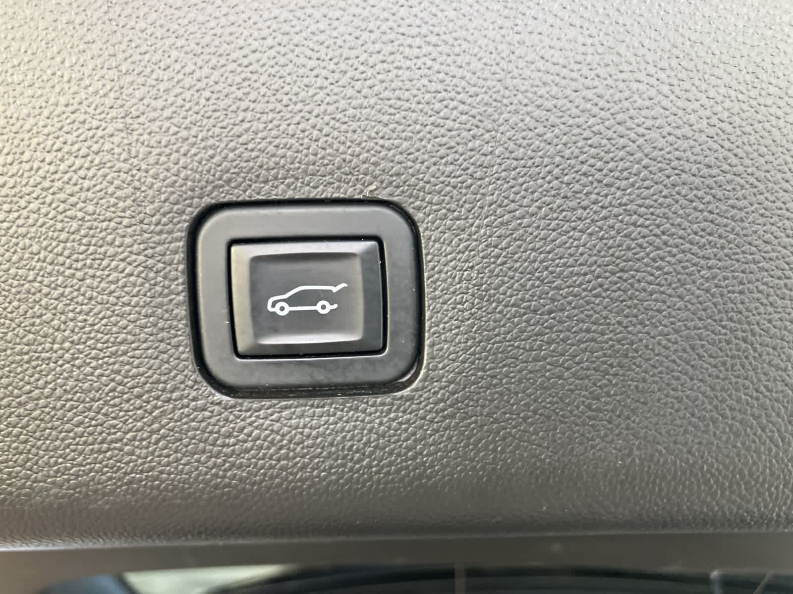 Thumbnail: 2018 Chevrolet Traverse - 32