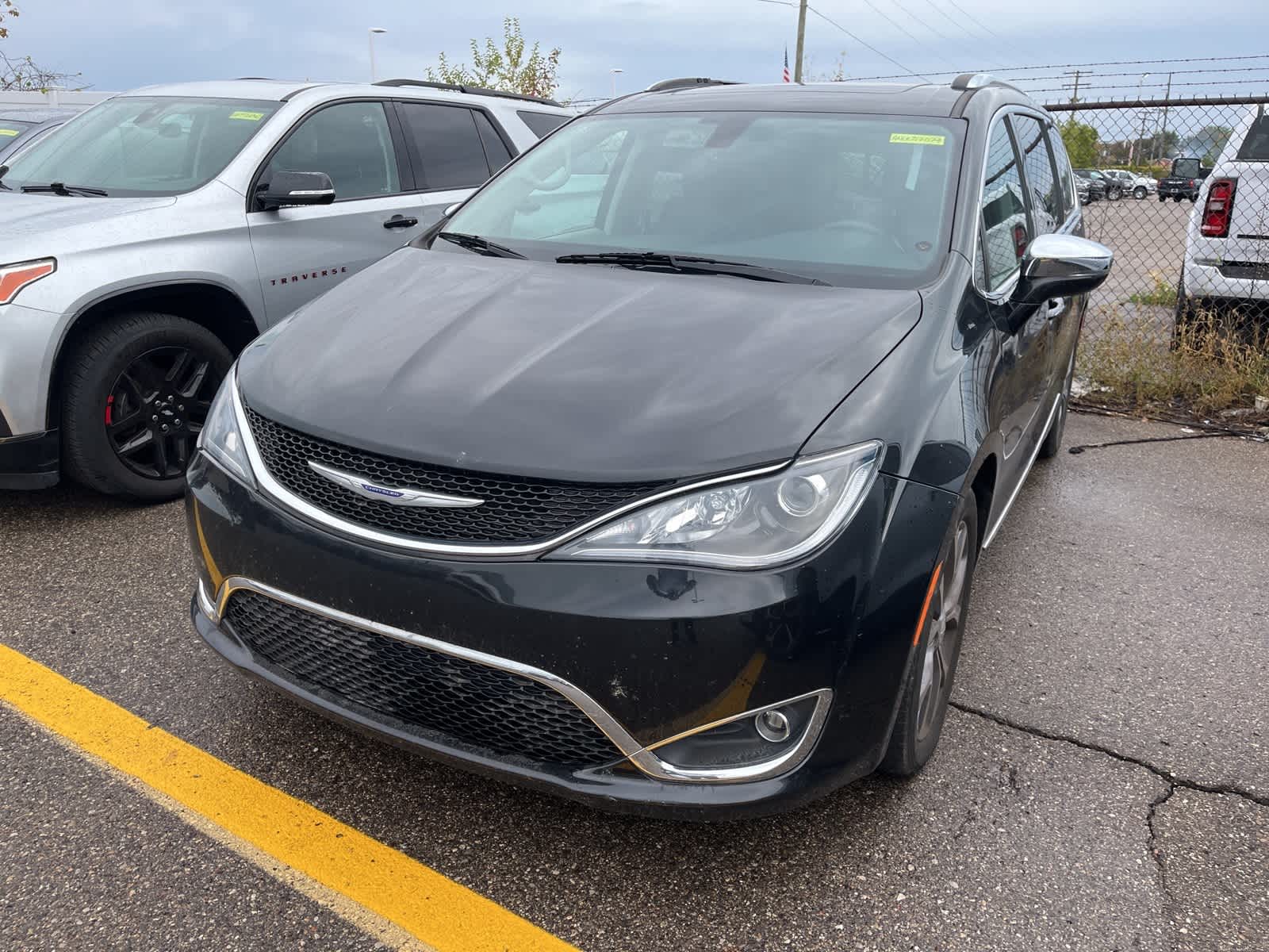 Thumbnail: 2020 Chrysler Pacifica - 3