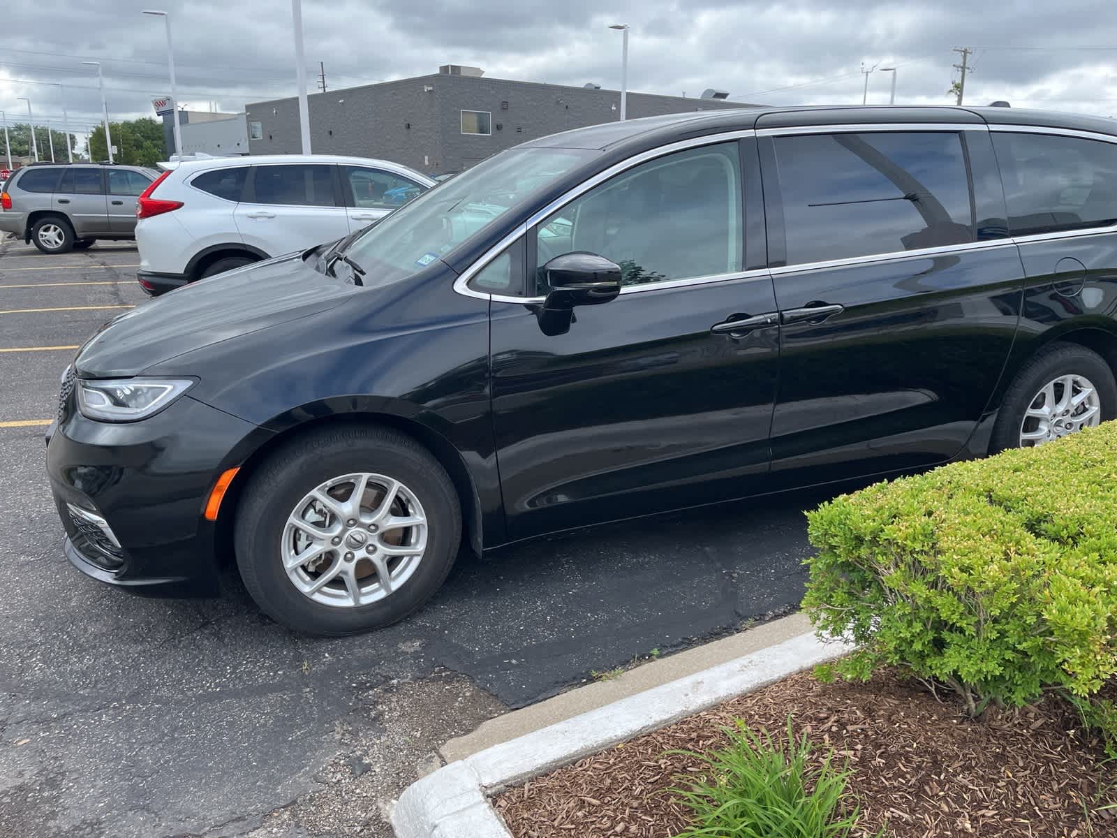 Thumbnail: 2024 Chrysler Pacifica - 3