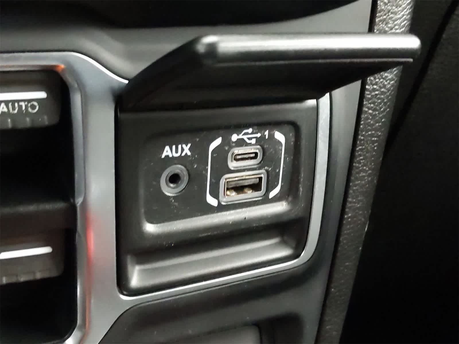 2019 Jeep Wrangler Unlimited Sahara 29
