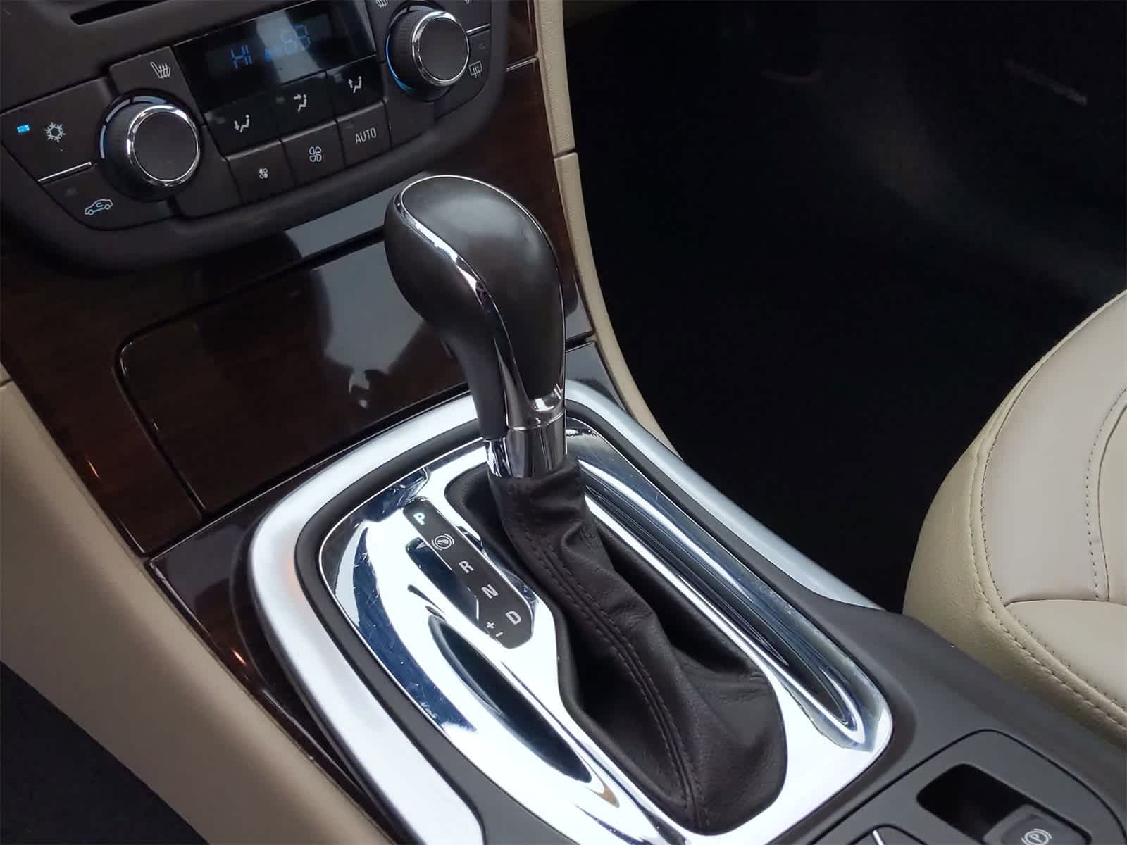 2011 Buick Regal CXL Turbo 30