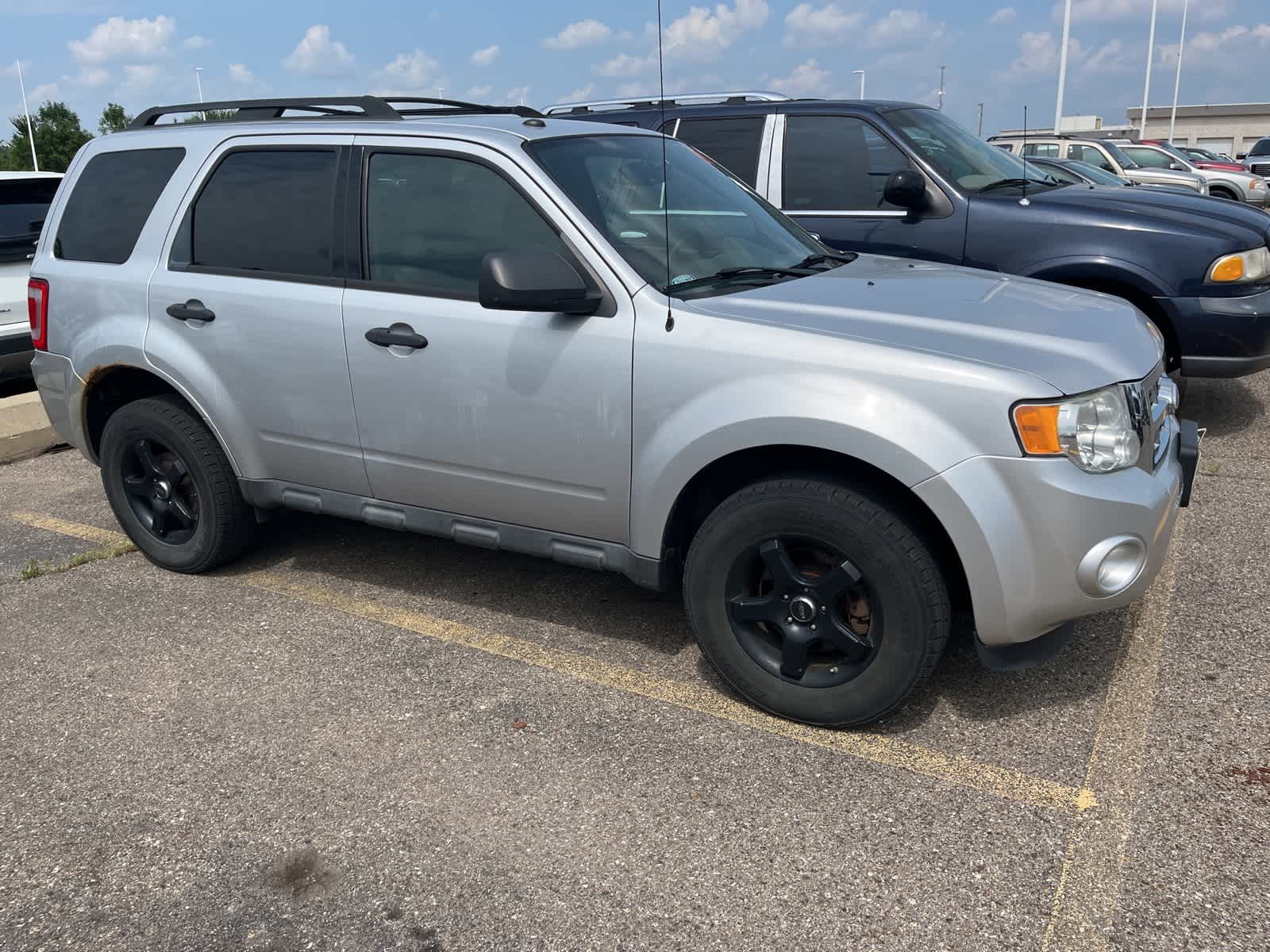 Thumbnail: 2011 Ford Escape - 13