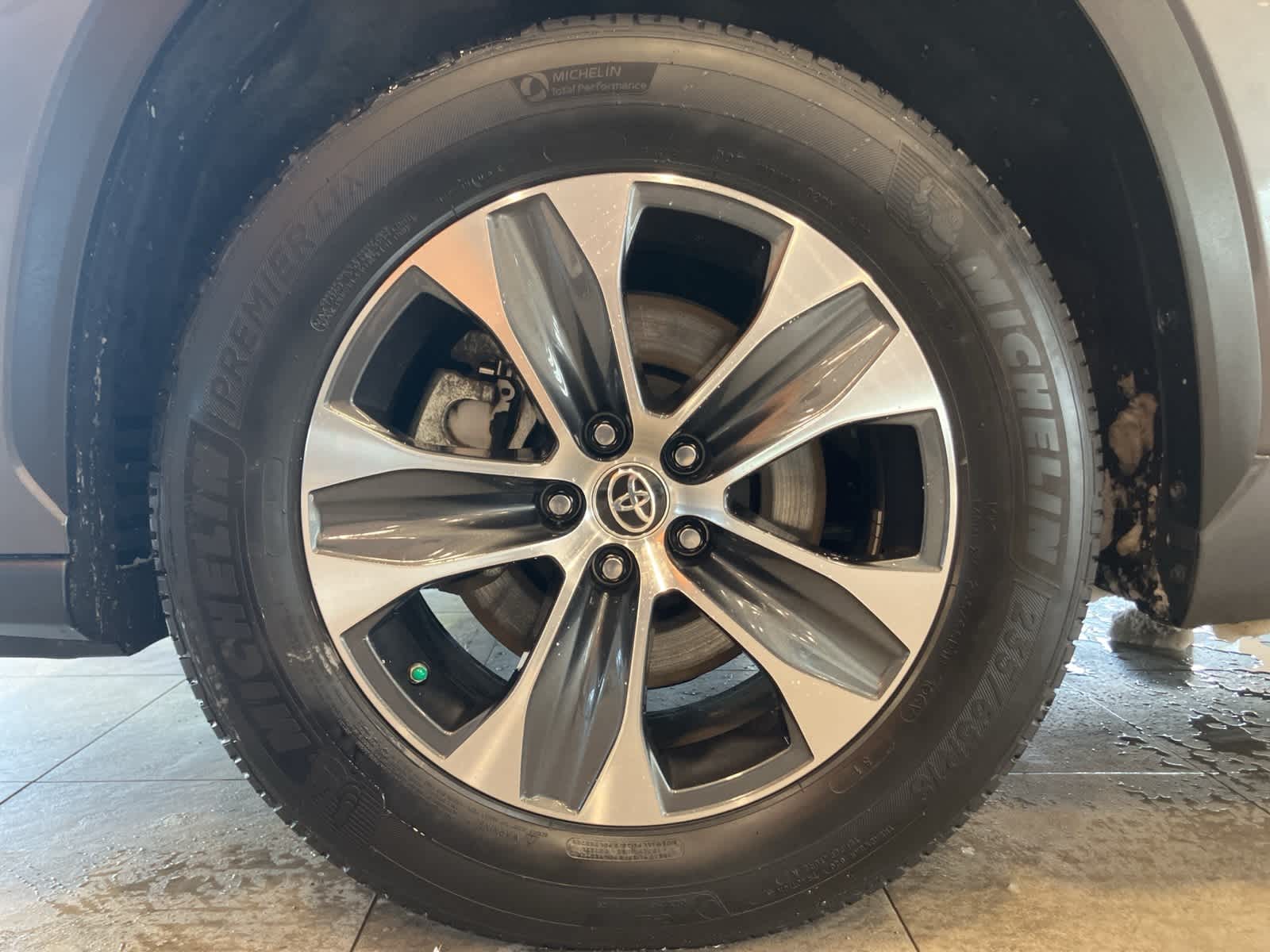 Thumbnail: 2023 Toyota Highlander - 9