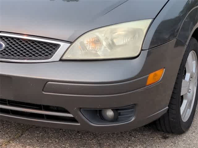 Thumbnail: 2005 Ford Focus - 11