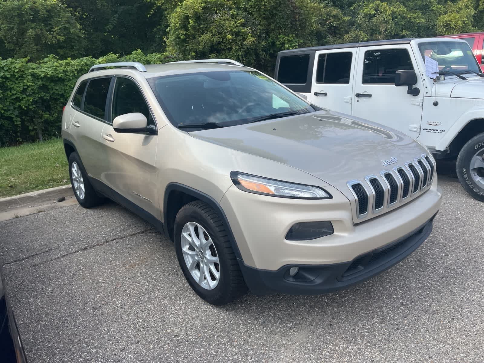 Thumbnail: 2015 Jeep Cherokee - 17