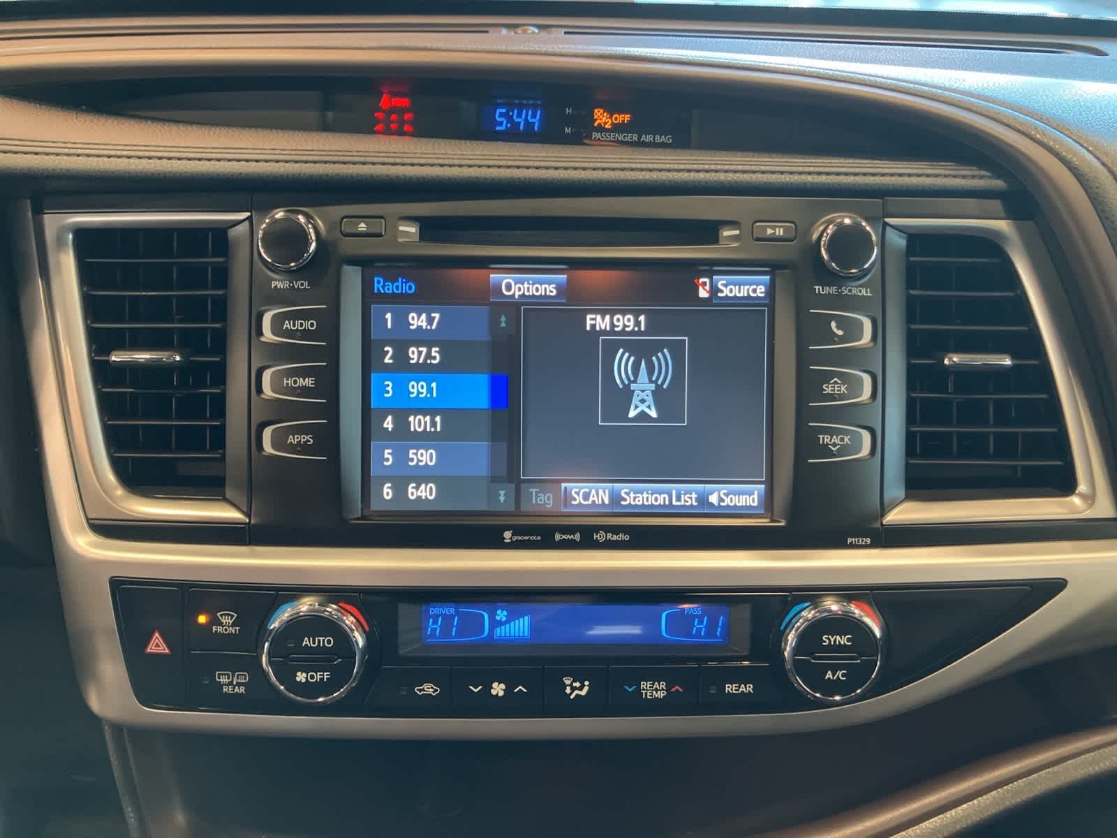 Thumbnail: 2018 Toyota Highlander - 17