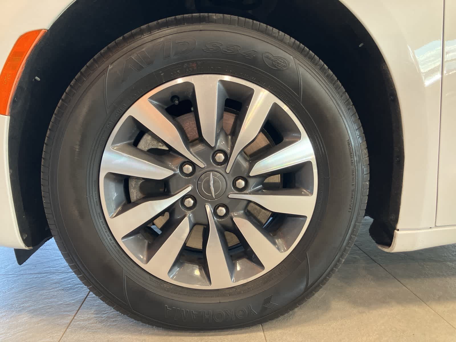 Thumbnail: 2022 Chrysler Pacifica - 9