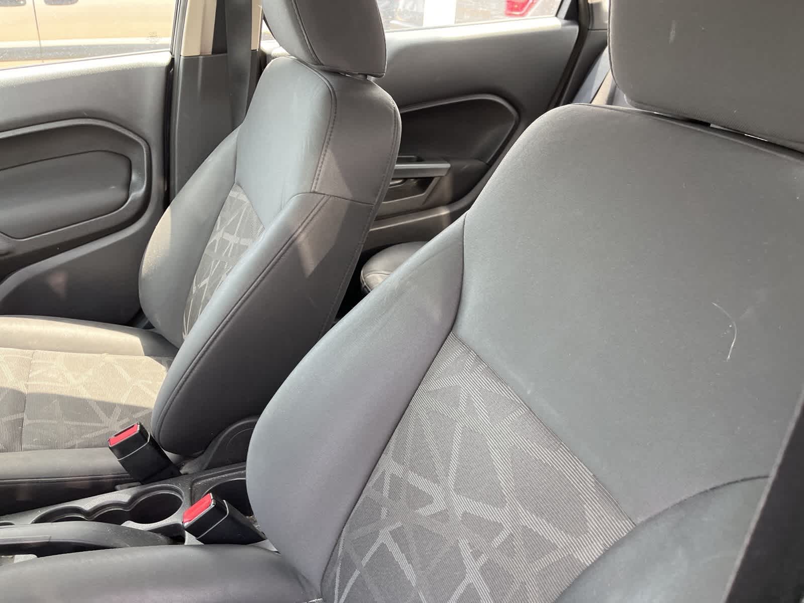 Thumbnail: 2011 Ford Fiesta - 19
