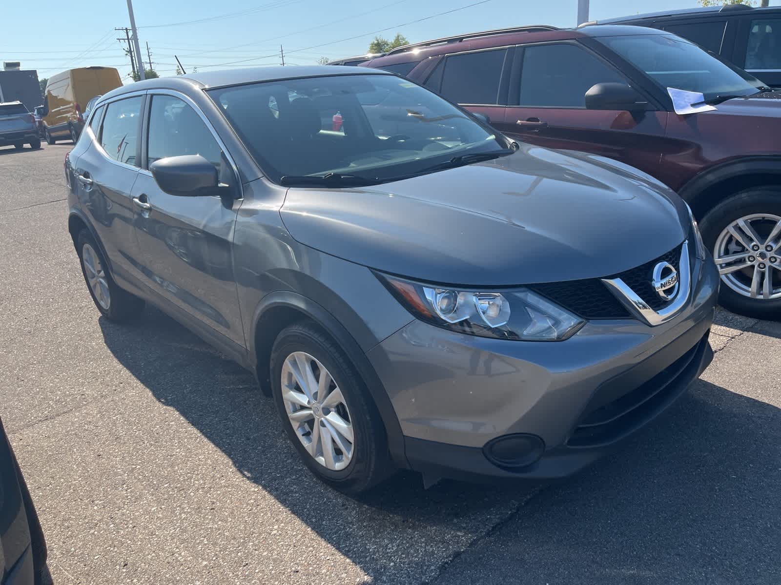 Thumbnail: 2017 Nissan Rogue Sport - 18