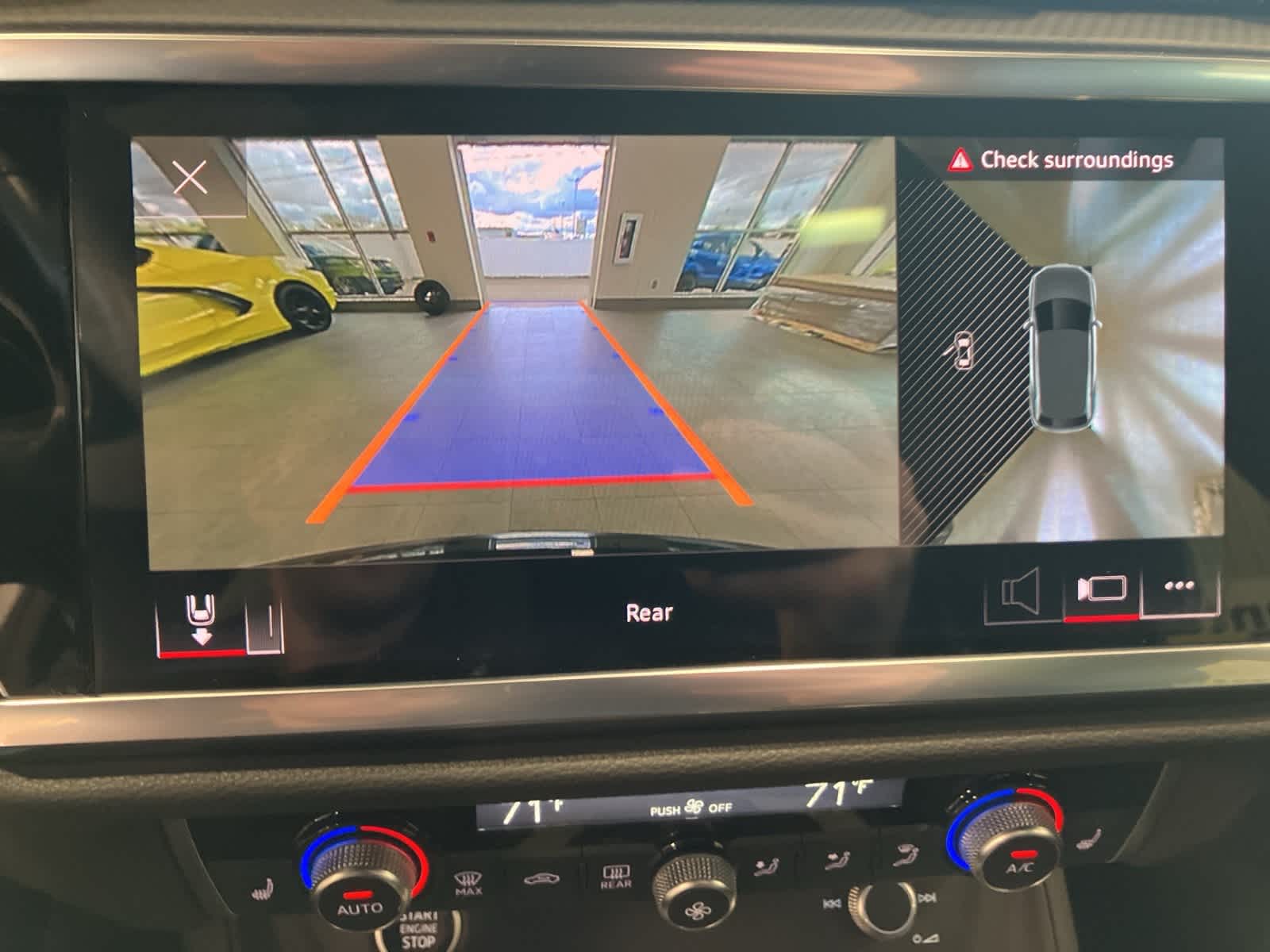 Thumbnail: 2022 Audi Q3 - 25