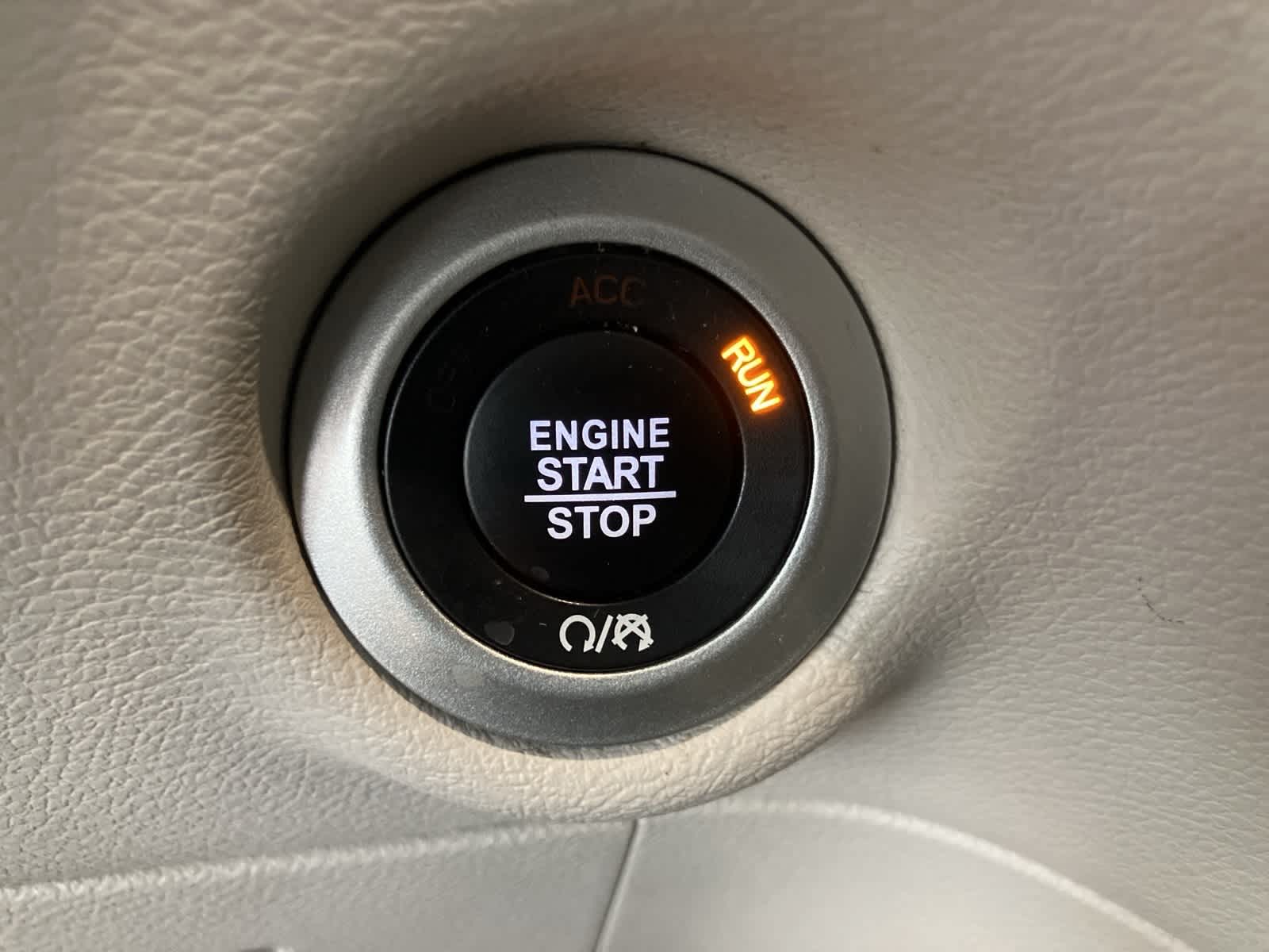 Thumbnail: 2018 Chrysler Pacifica - 16