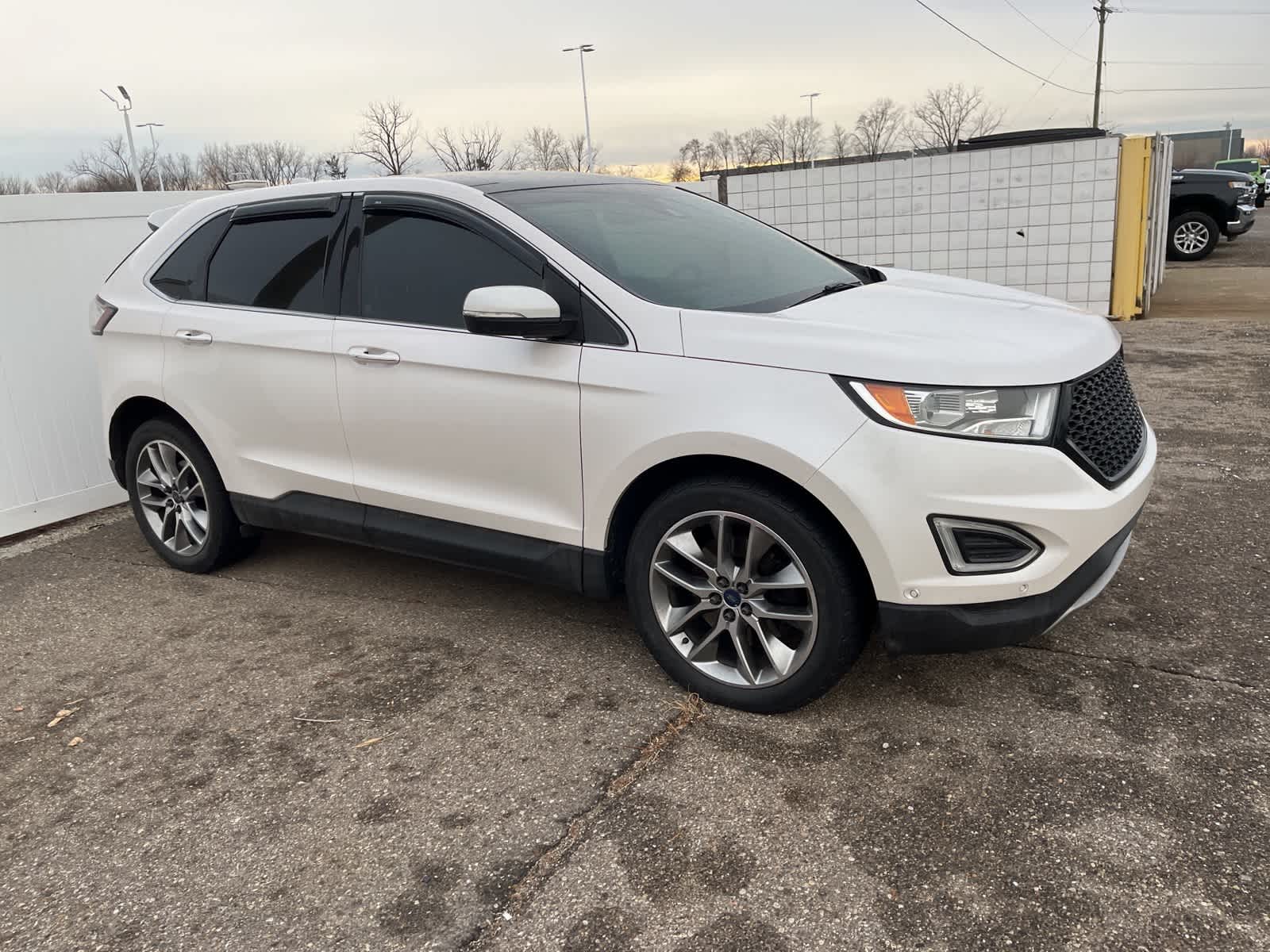 Thumbnail: 2016 Ford Edge - 17