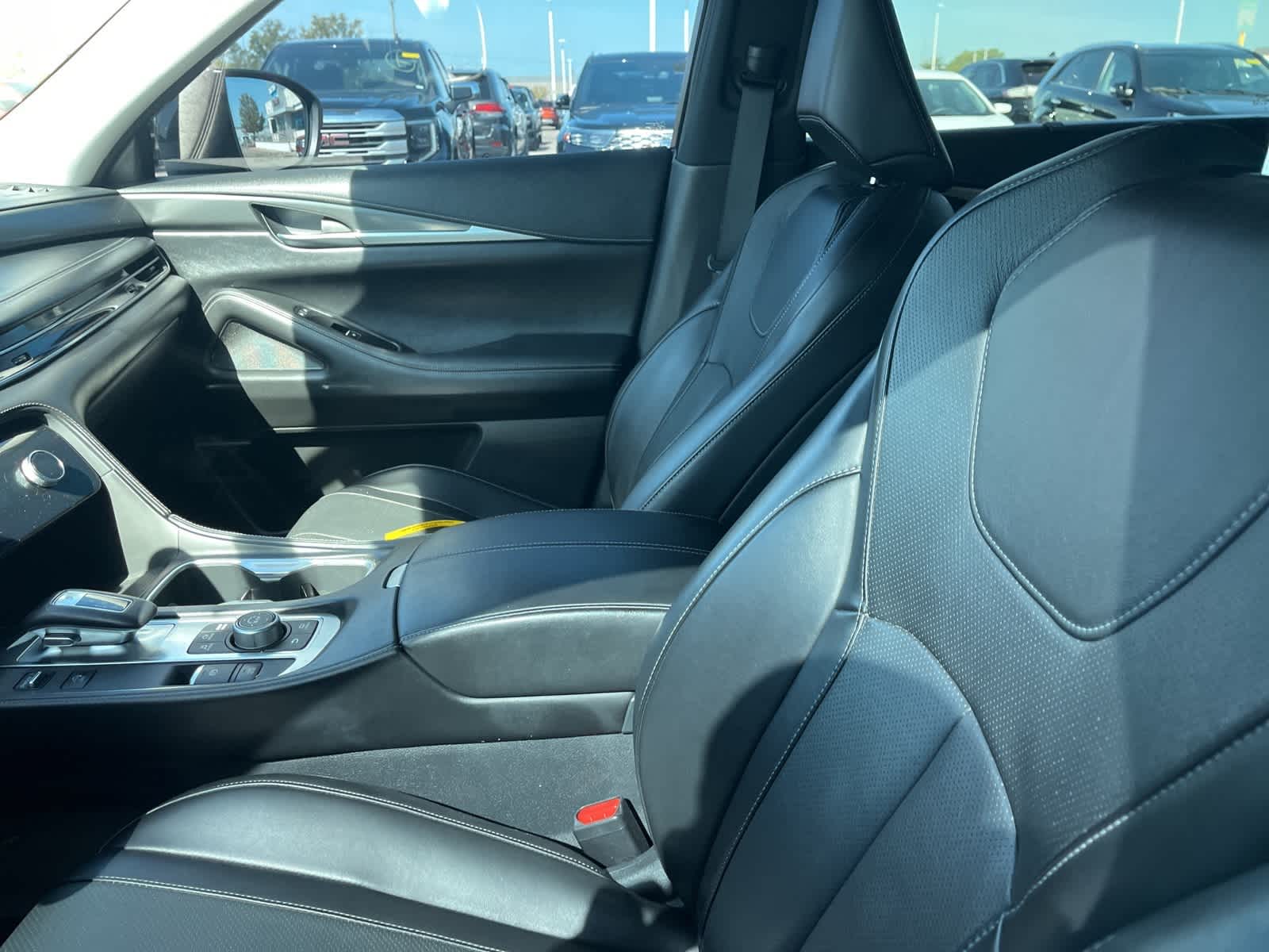 Thumbnail: 2022 INFINITI QX60 - 21