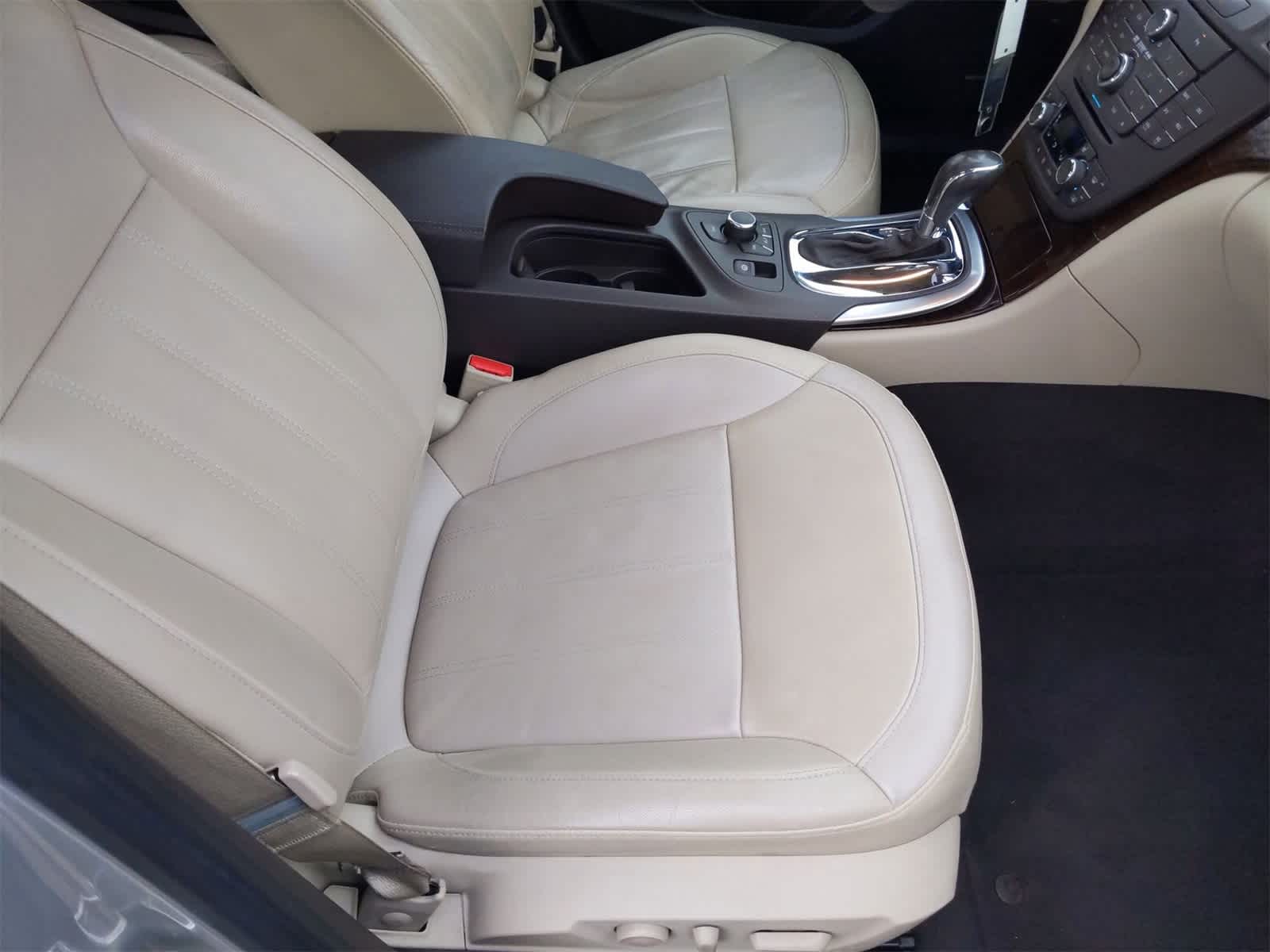 2011 Buick Regal CXL Turbo 22