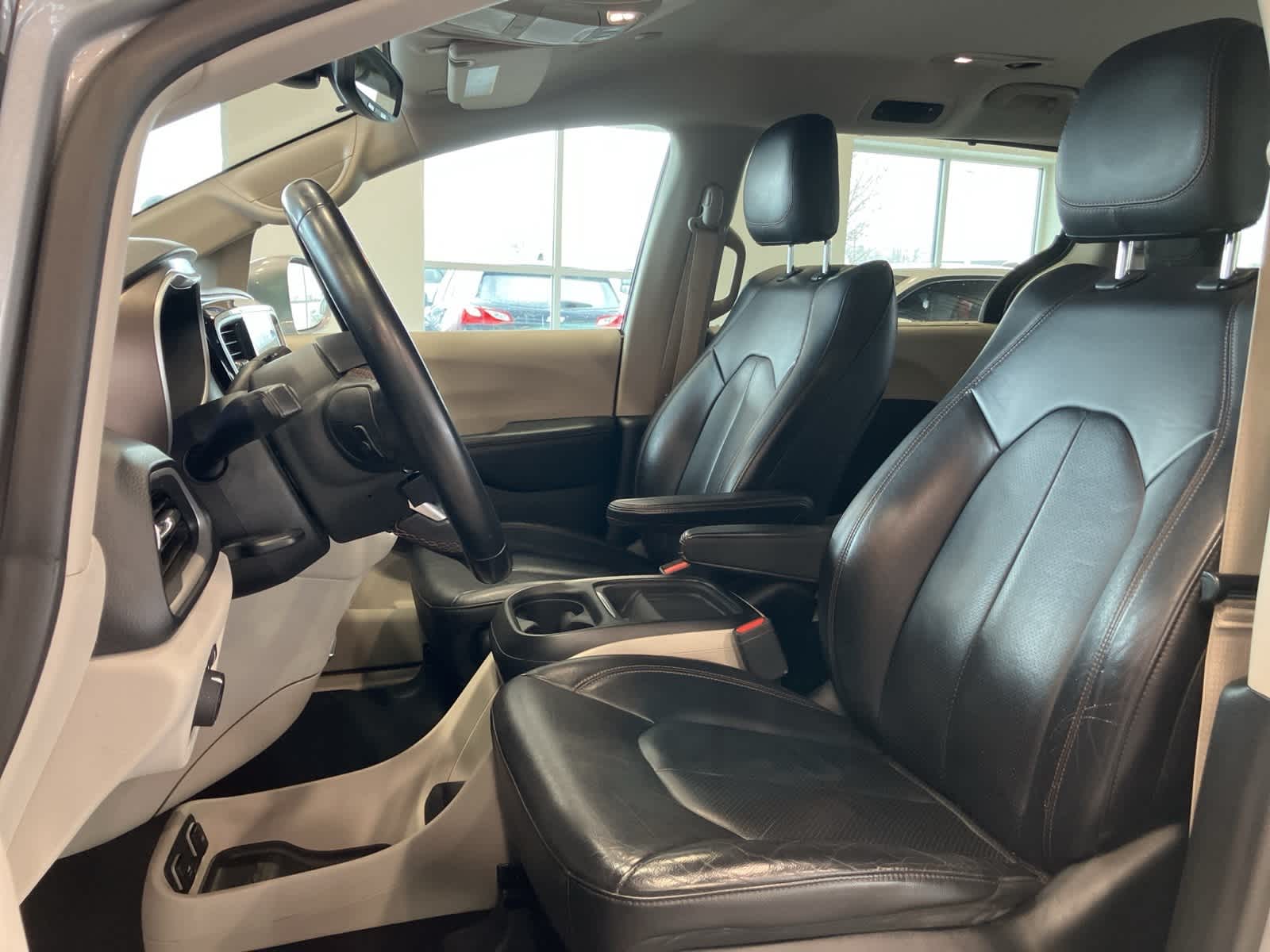 Thumbnail: 2018 Chrysler Pacifica - 10