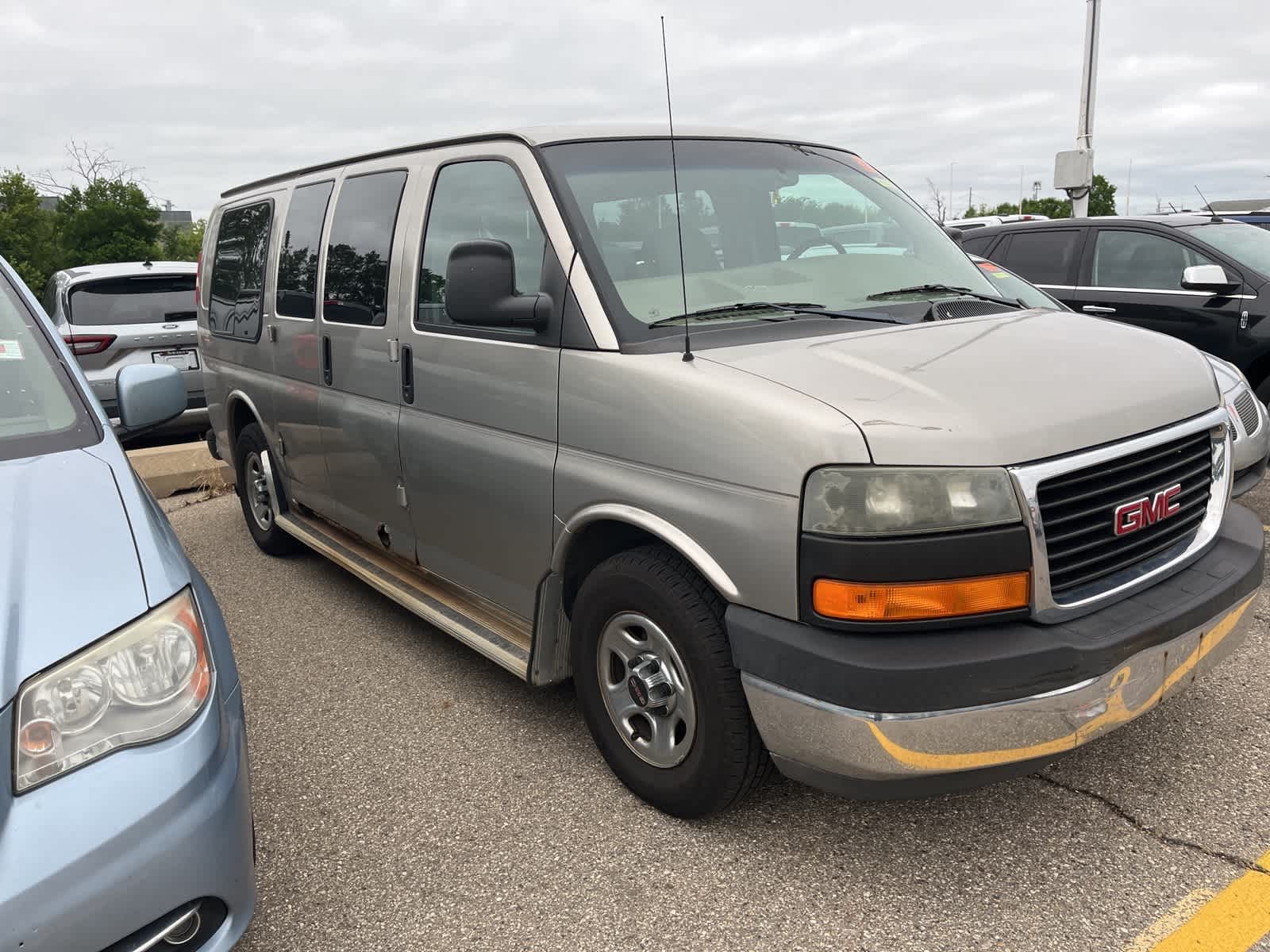 Thumbnail: 2004 GMC Savana - 18