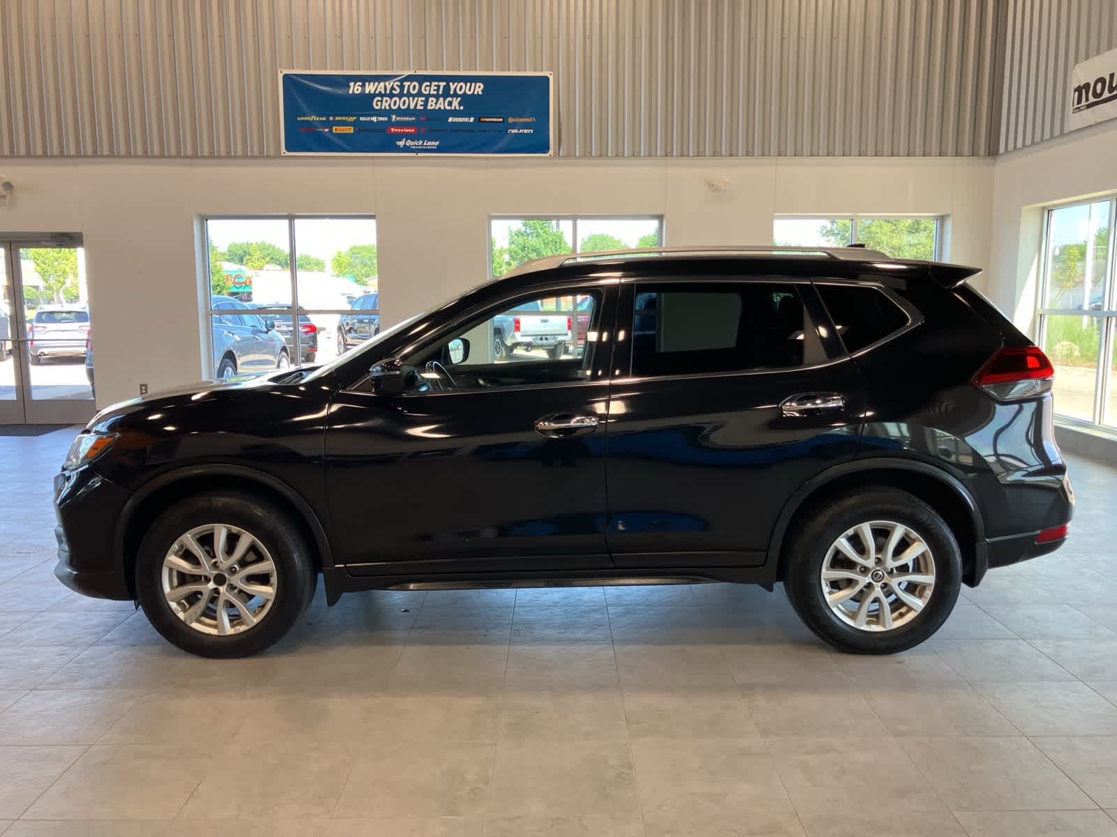 Thumbnail: 2018 Nissan Rogue - 8
