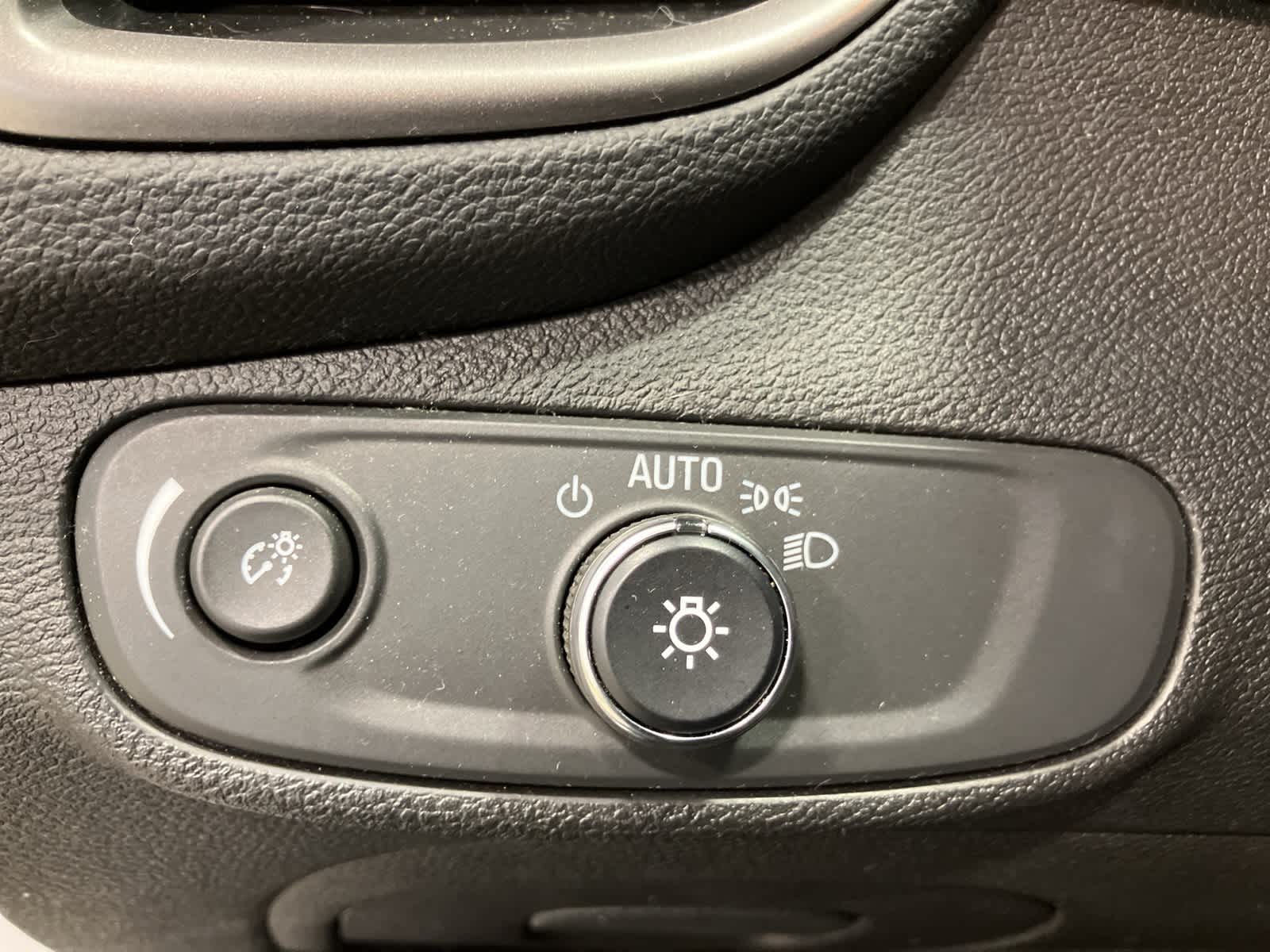 Thumbnail: 2018 Chevrolet Trax - 13