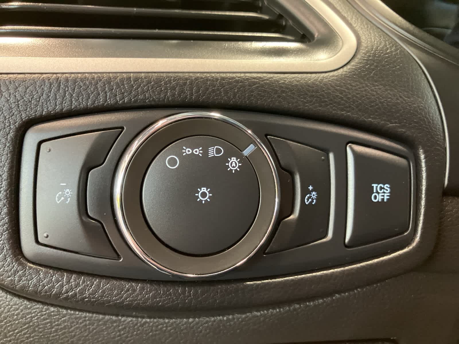 Thumbnail: 2022 Ford Edge - 12